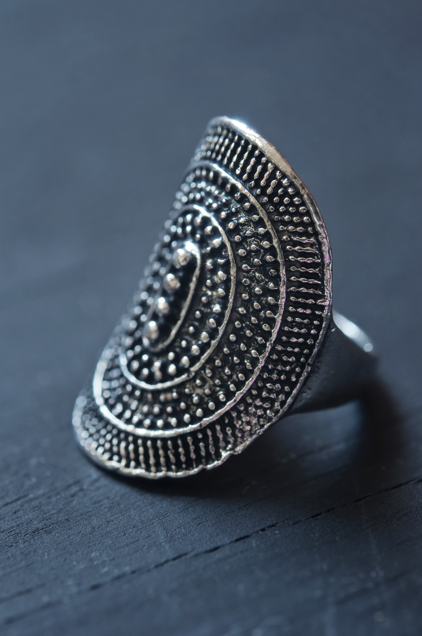 银饰：跨越时空的文化符号与传承者