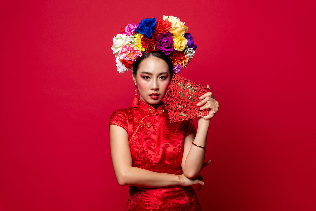 女生收红包说 '替你分担一下吧，不然自己花不完也挺闹心的是吧' 是什么意思？