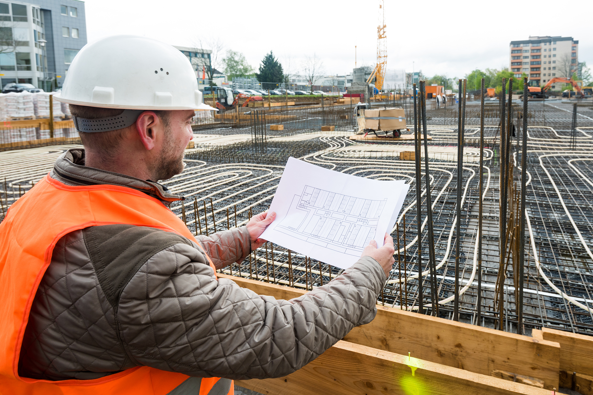 construction supervisor with plan on site
