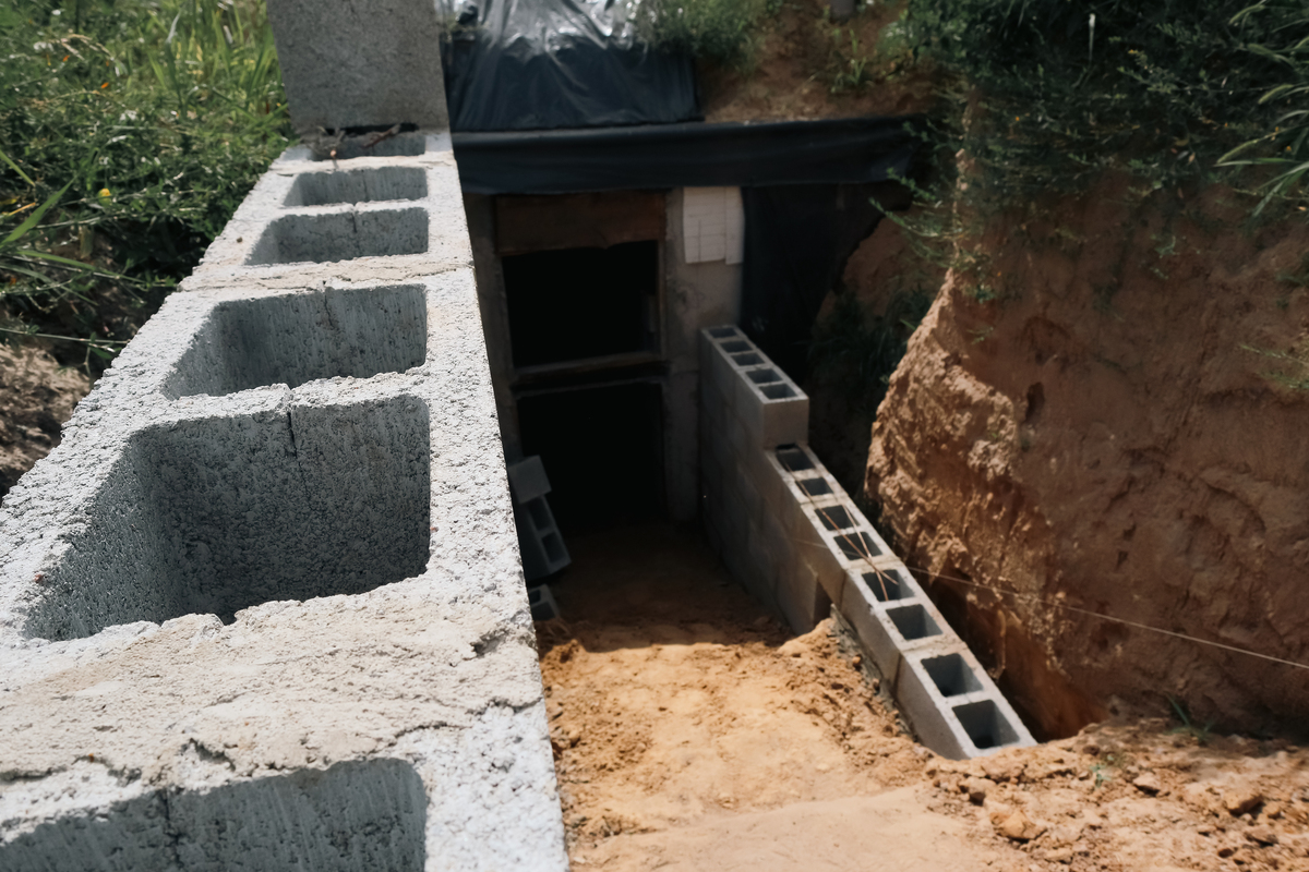 砌筑181818的井室需要多少块砖多少沙子帮我用210字详细描述