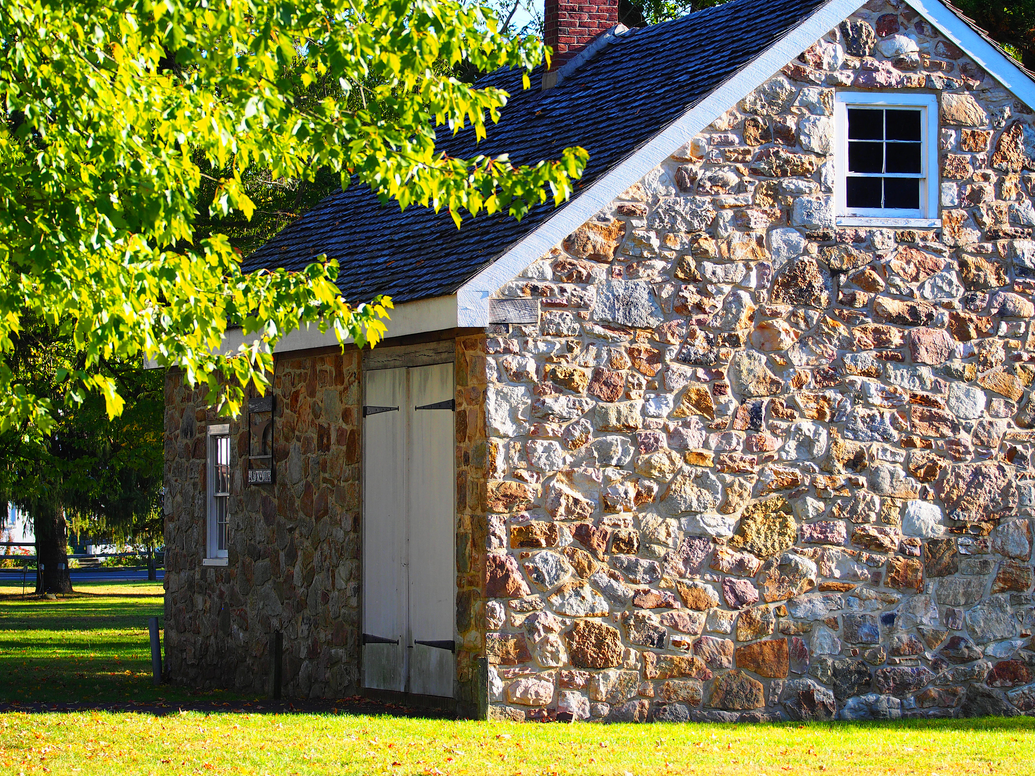 杭州华东服装学校民族民居装饰专业怎么样？就业前景如何？