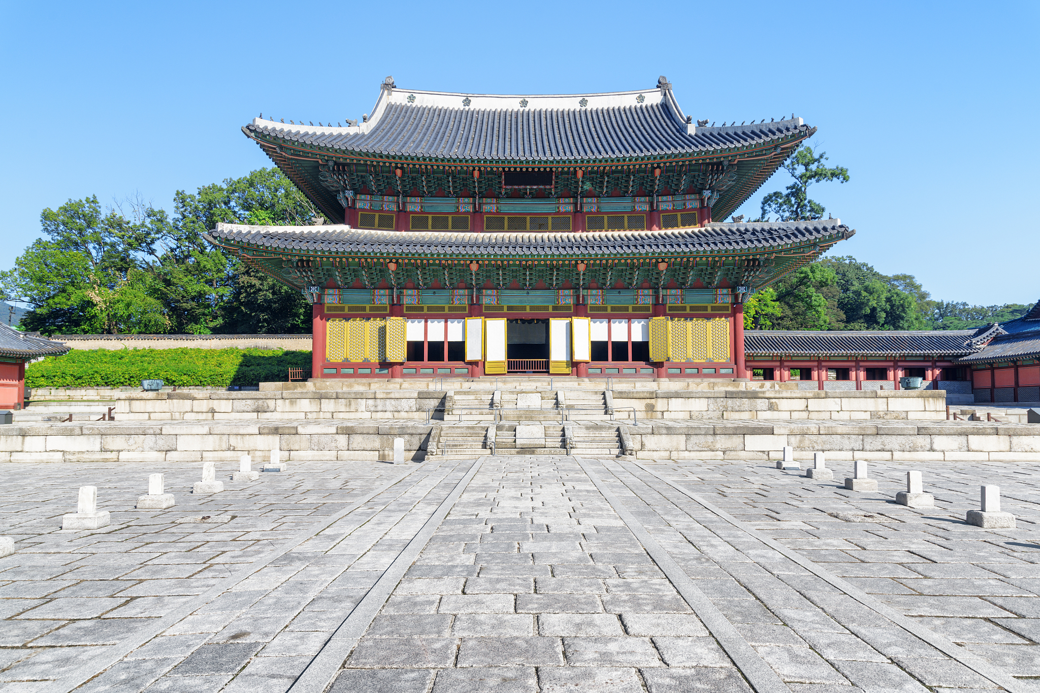 beautiful view of injeongjeon hall, changdeokgung palace, seoul