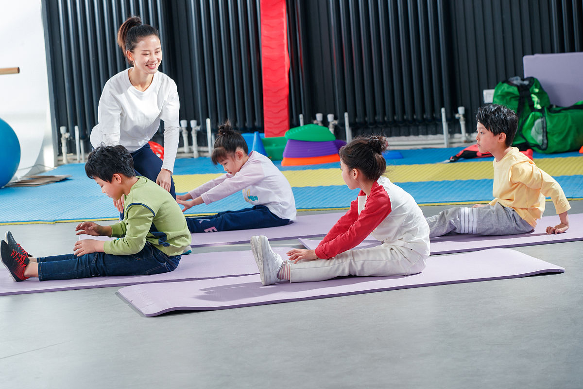 七岁脑瘫女孩小明的康复与发展计划