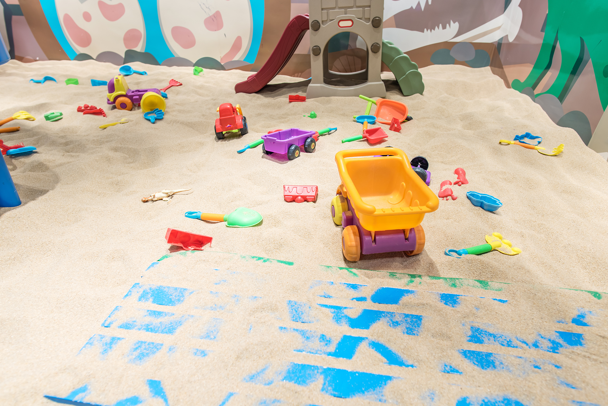 幼儿在玩沙造模型游戏老师的发现与反思