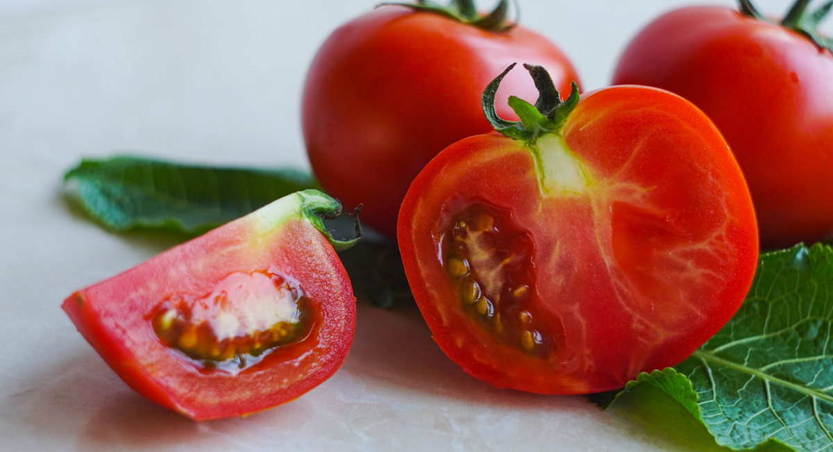 请不少于800汉字的博客文章语言要幽默风趣。主题是：三种人不宜吃西红柿什么人不能吃番茄