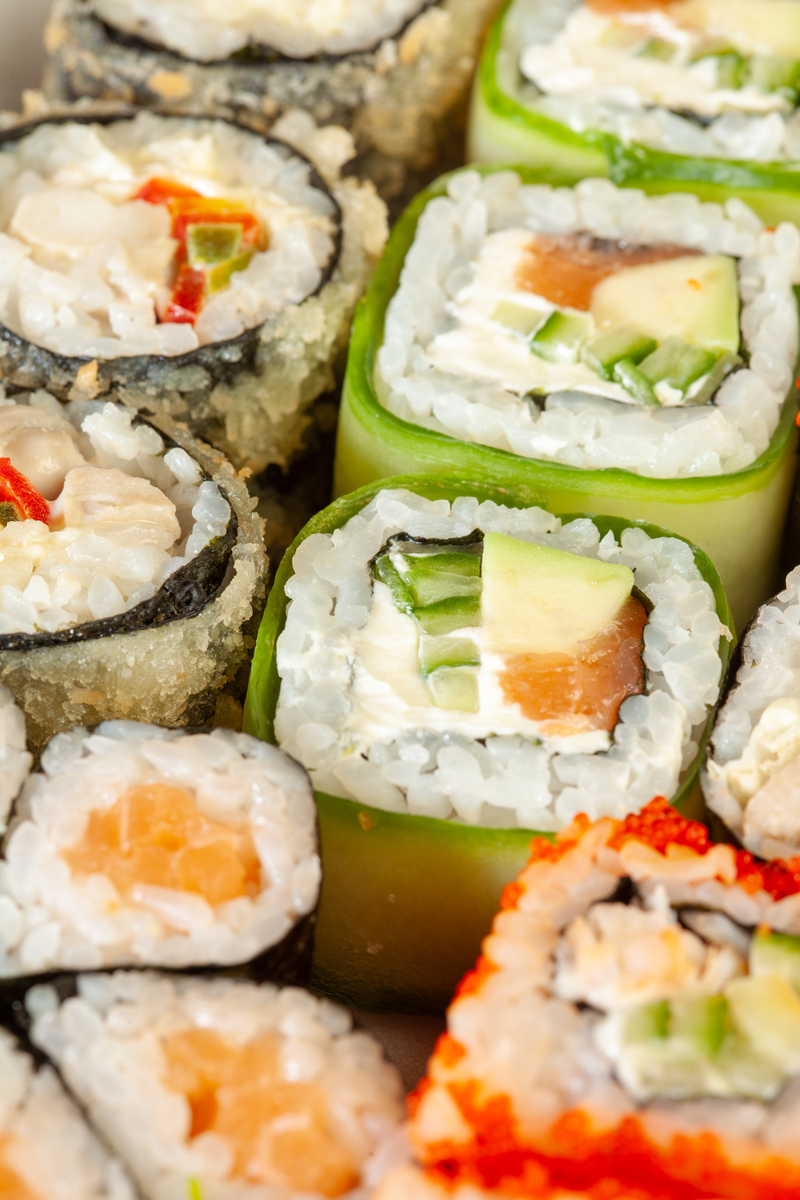 Why is sushi delicious? Explain in details, Cantonese