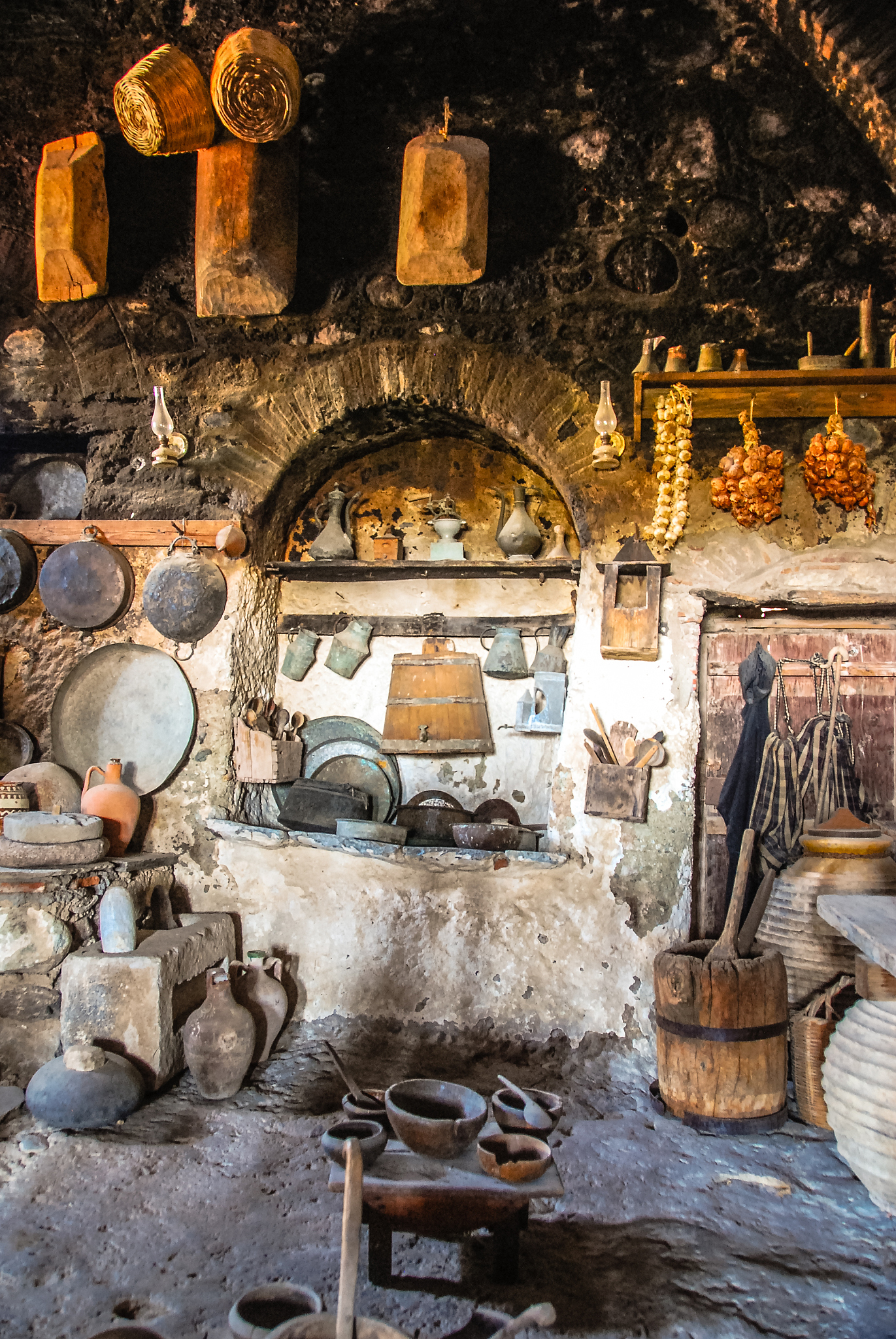 中世纪的存储方式探秘：从地窖到谷仓