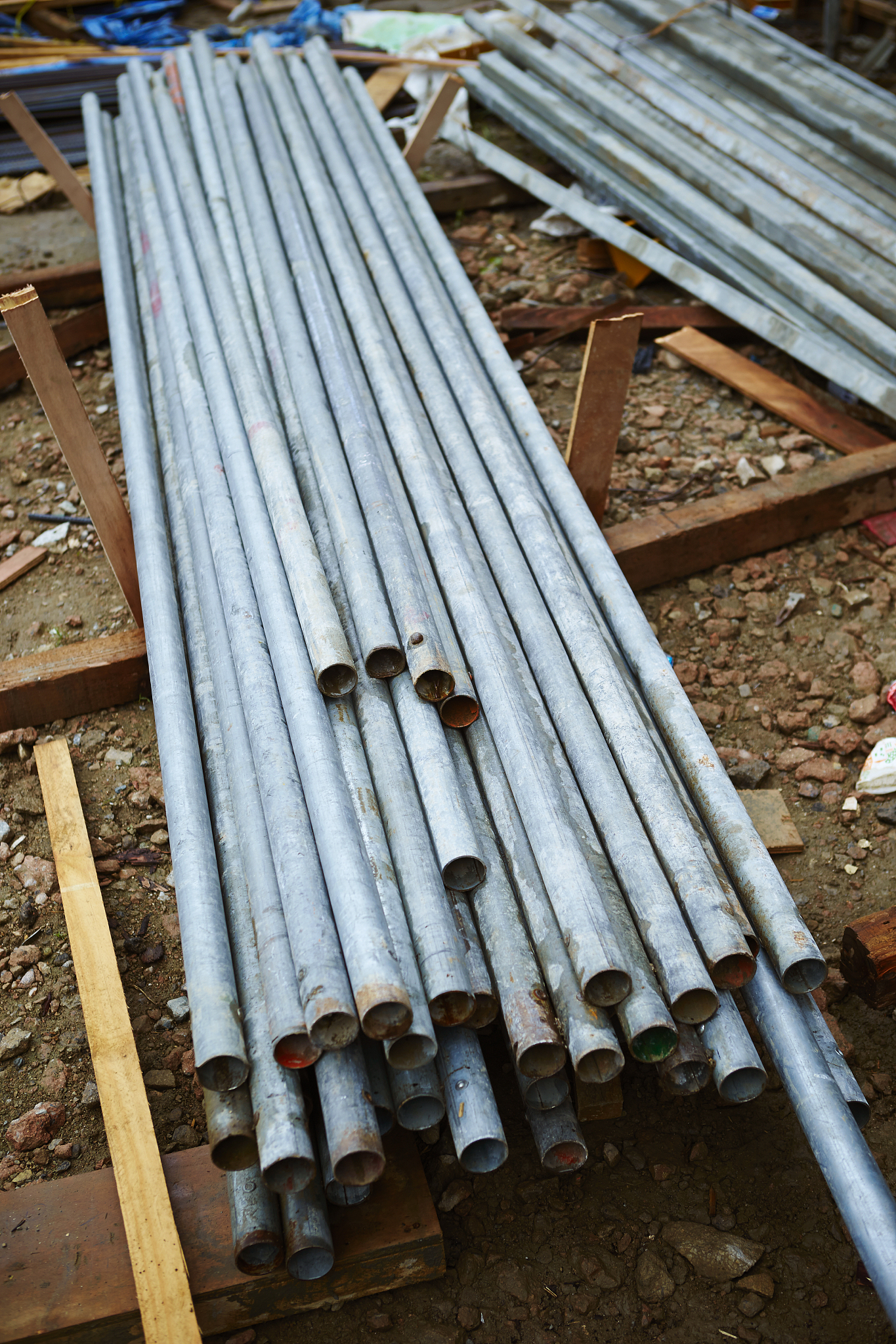 102和302不锈钢焊条的区别帮我用200字详细描述