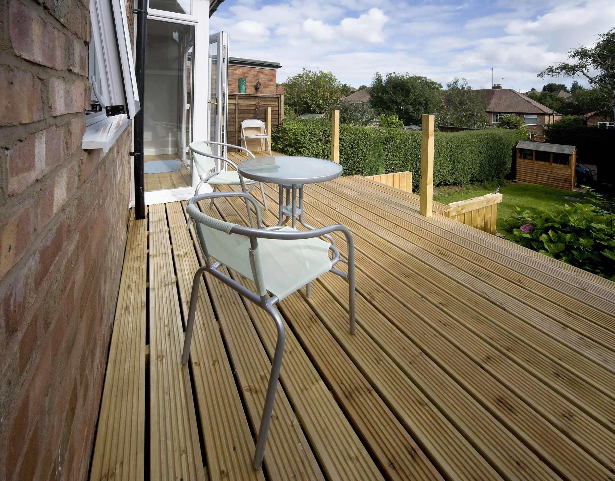 这里是源头实力厂家直供适用打造庭院花园阳台露台园林等户外空间用的优质户外地板防水防腐抗晒不开裂好打理 这里货源丰富 规格齐全优质木材 支持款式定制欢迎来到我们做的案例现场这是一个客户家的露台为客户定制了花箱围栏地板工艺精湛做工精细不怕风吹日晒雨淋省了客户好多心思太方便了深受客户喜欢专票为你特色定制属于你的专属户外空间的宣传文案