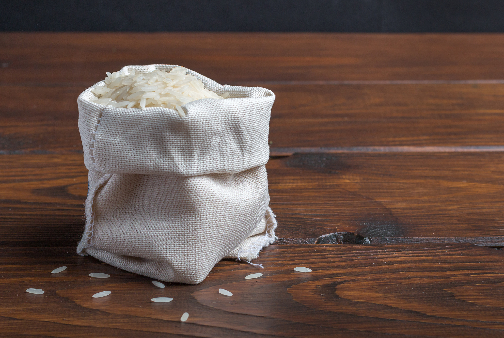 大米小米放纸杯的好处：隔离、干燥、保鲜