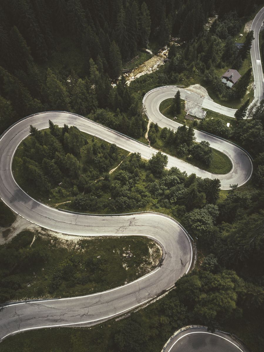 山地道路驾驶技巧：安全驾驶指南