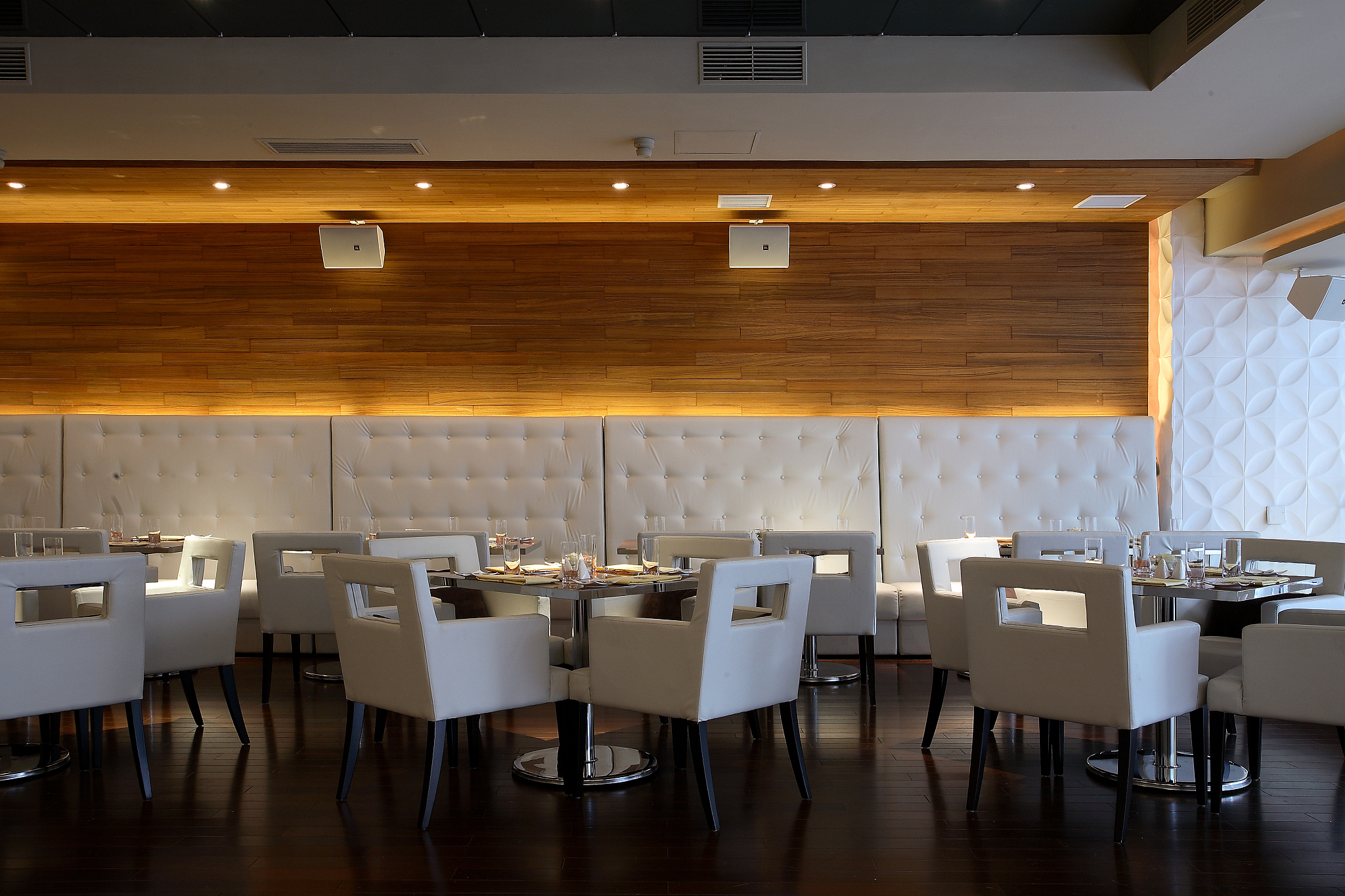 环境优雅，美食至上！这家餐厅值得你一试！