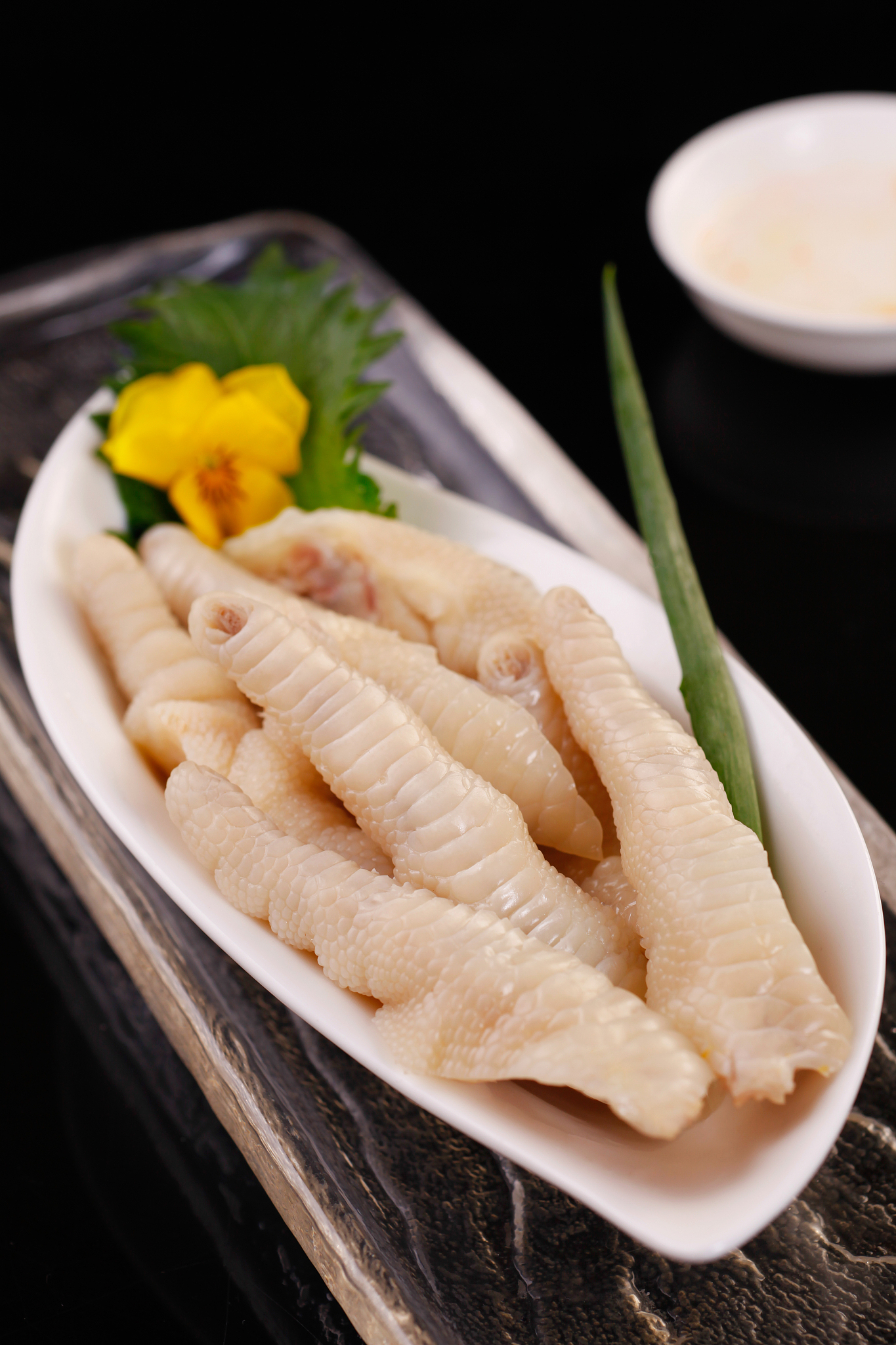 泡椒凤爪怎么做？超详细步骤教你做出酸辣爽脆的美味！