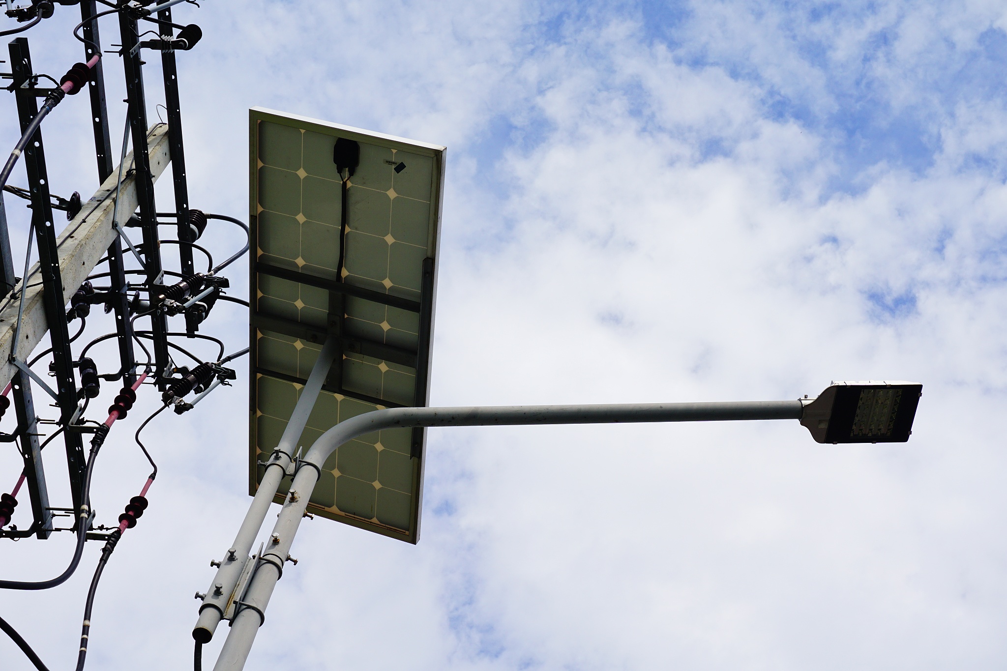 led street light with solar cell