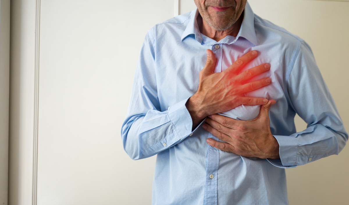 心脏压迫感是怎么回事？可能原因及应对方法