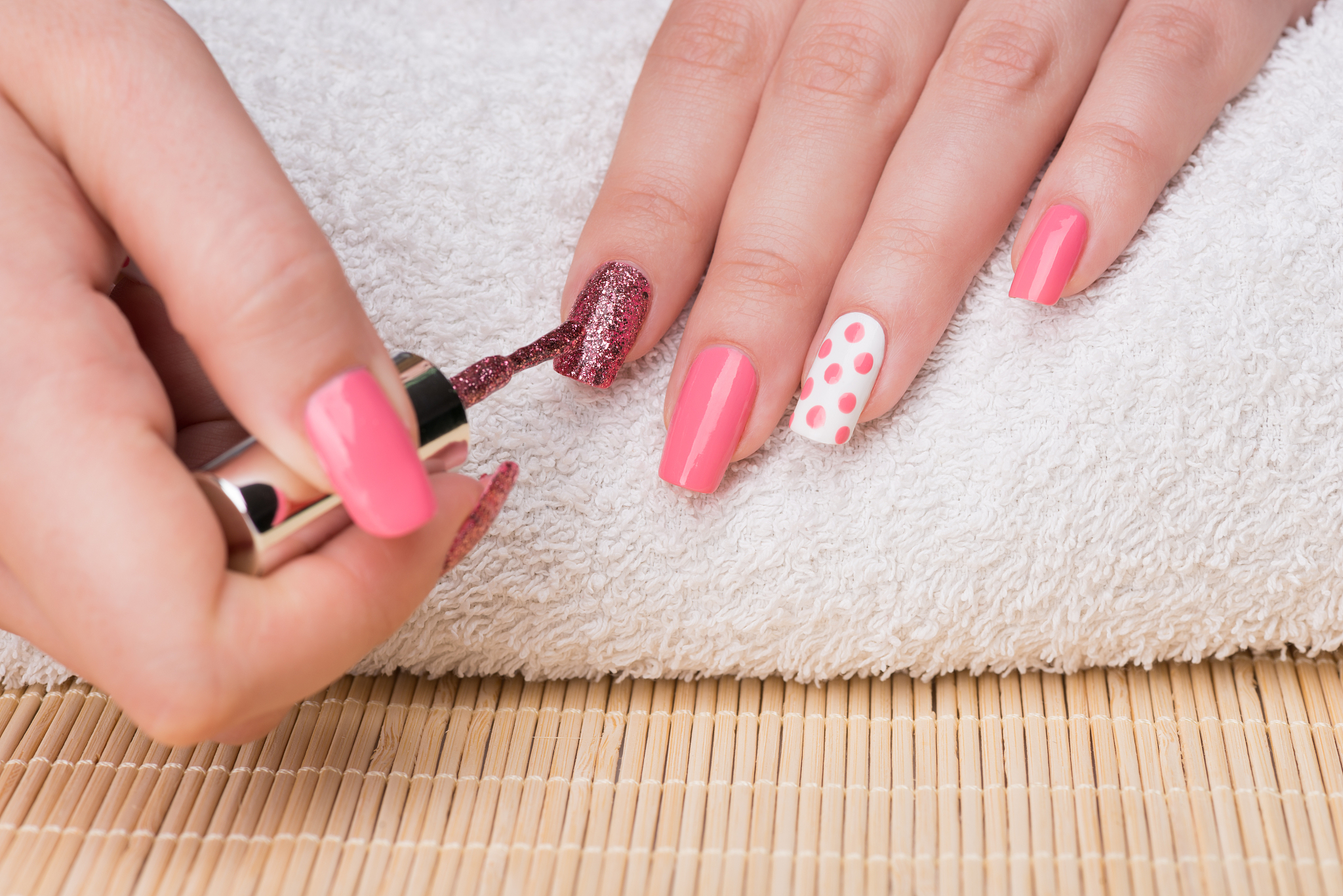 写一个51劳动节的美睫美甲的宣传图文