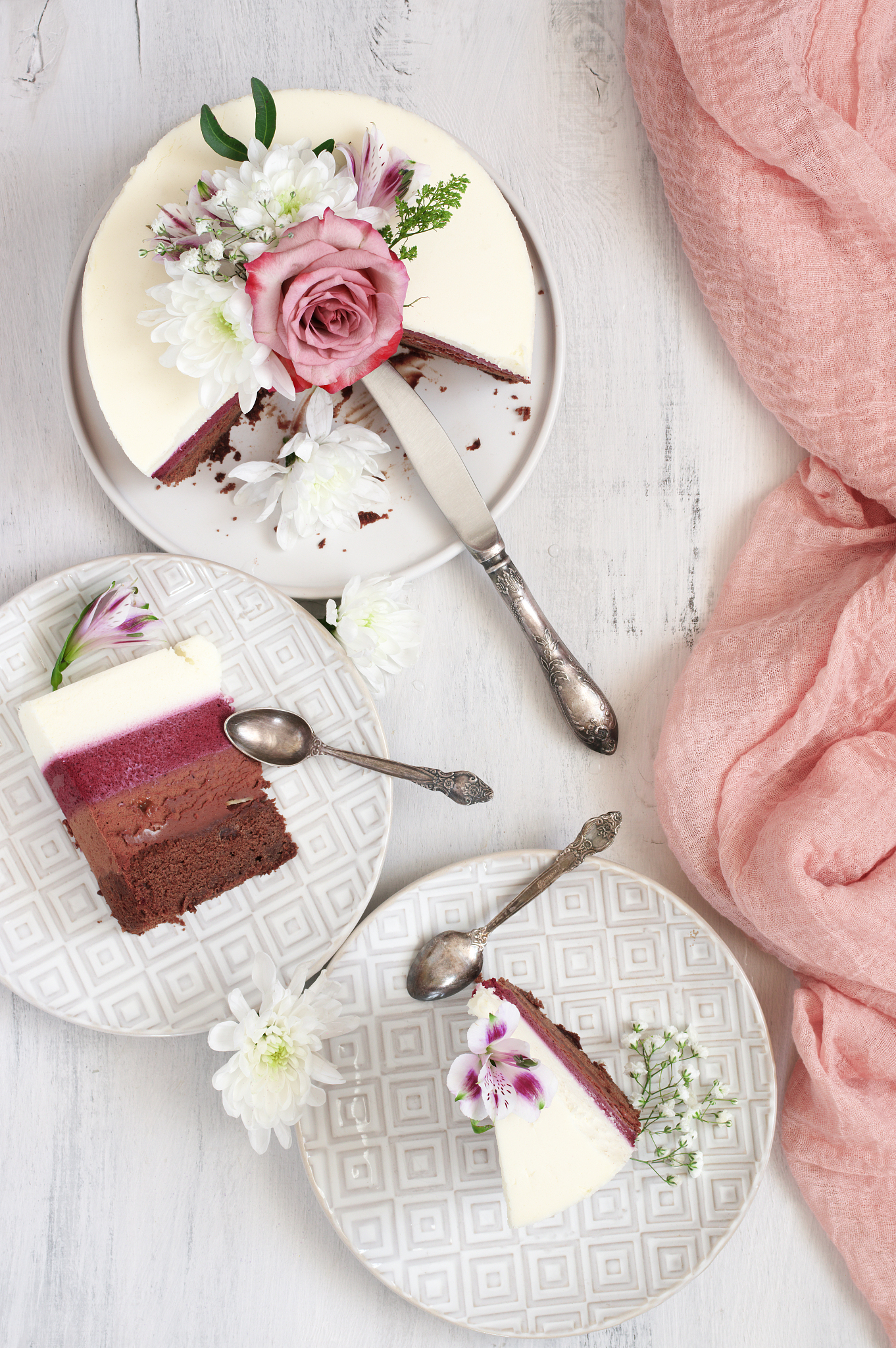 请以甜品图案的茶巾为主题写一百字的文案