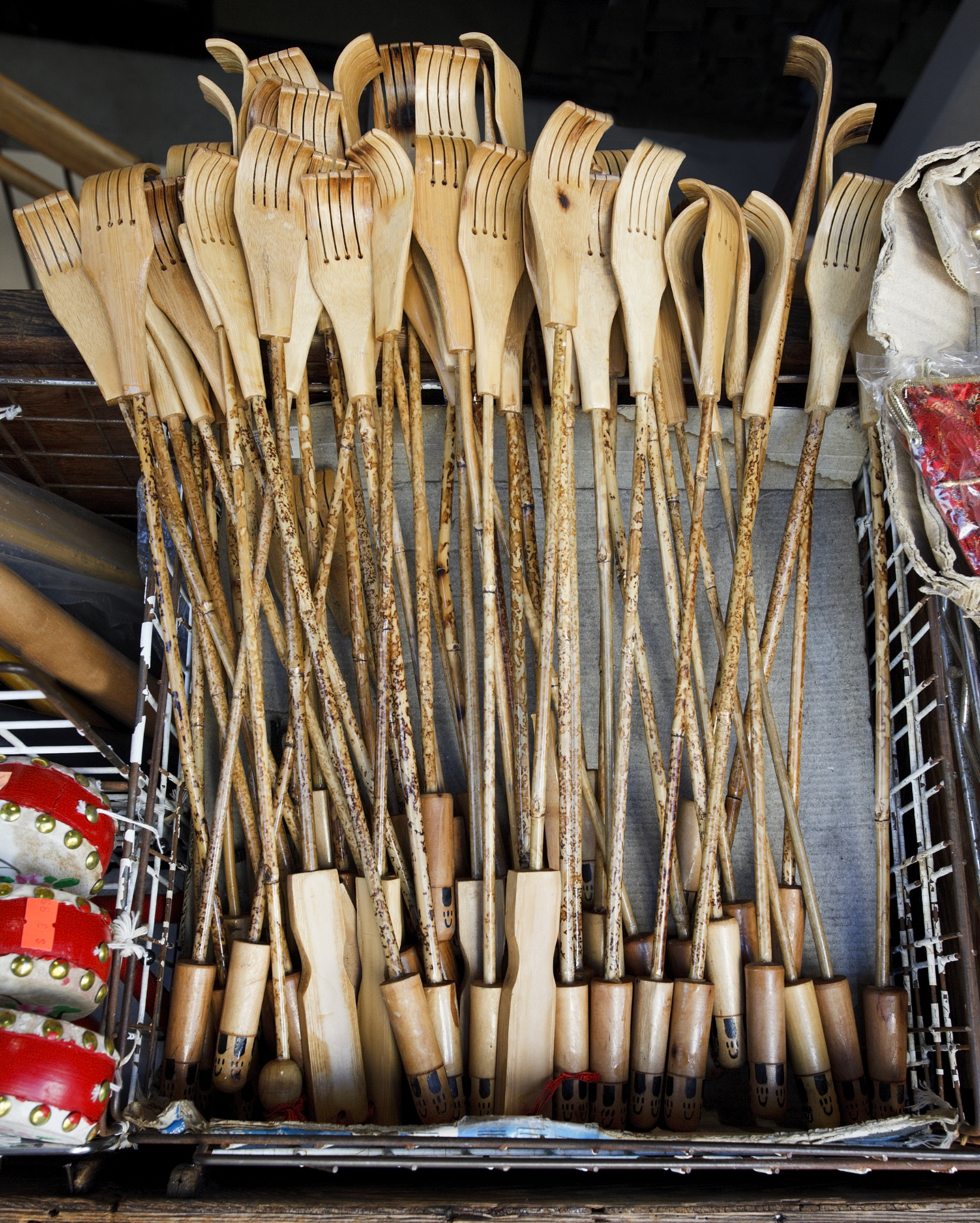 我想用scratch制作一个创意的电脑。请你为这个电脑系统取名如WindowsmacosLinux这些电脑系统名字要符合scratch