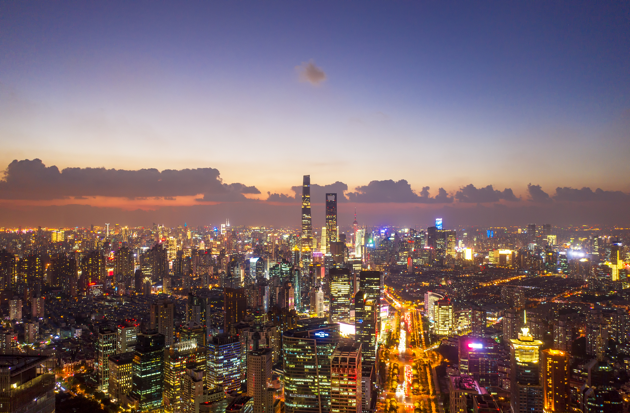 对于生活在繁华城市的我们而言每天都忙碌着工作、学习和生活。高压的生活节奏和竞争环境让我们时常感到疲惫和紧张。然而即使在这样的城市里我们仍然可以拥有一片净土来寻找内心的平静和安宁。这片净土可以是一个公园里的一角绿地可以是一家咖啡馆的窗边也可以是自己的家中的书桌。无论是哪里我们都需要为自己创造一个安静的空间让自己暂时脱离喧嚣和繁忙回归内心的宁静和清净。在这片净土中我们可以享受阅读、听音乐、写日记、做瑜