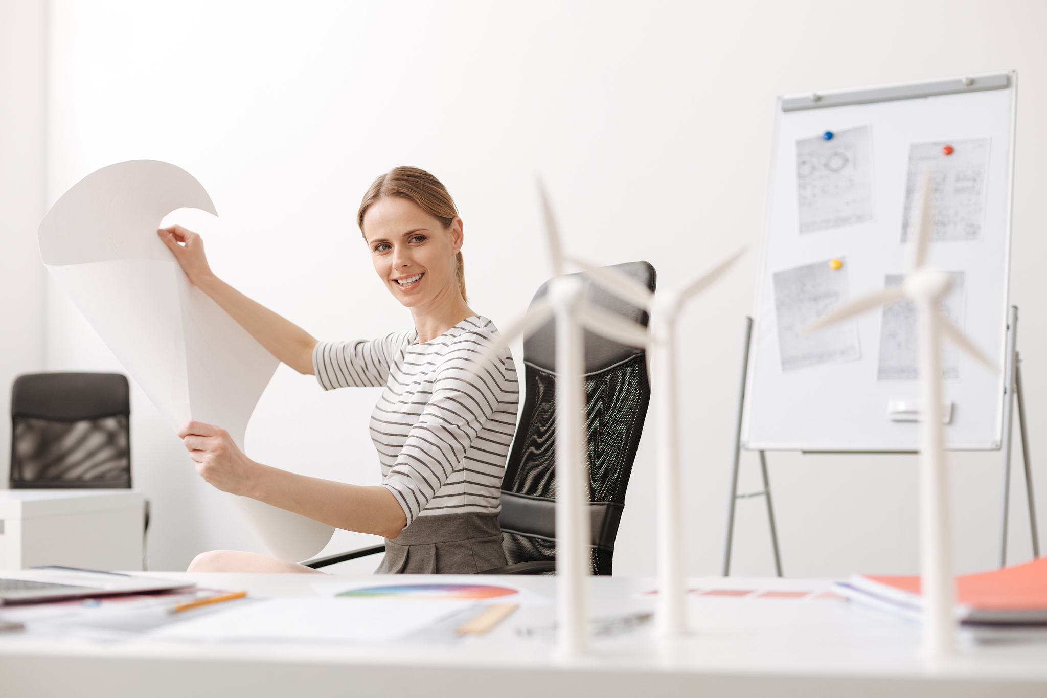 In-Used-engine-oil-powered-carbon-negative-lightweight-wall-partition-bricks-please-demonstrate-the-design-concept-of-the-business-model-and-how-to-operate-with-key-revenue-streams-in-a-sustainable-way-no-less-than-400-word