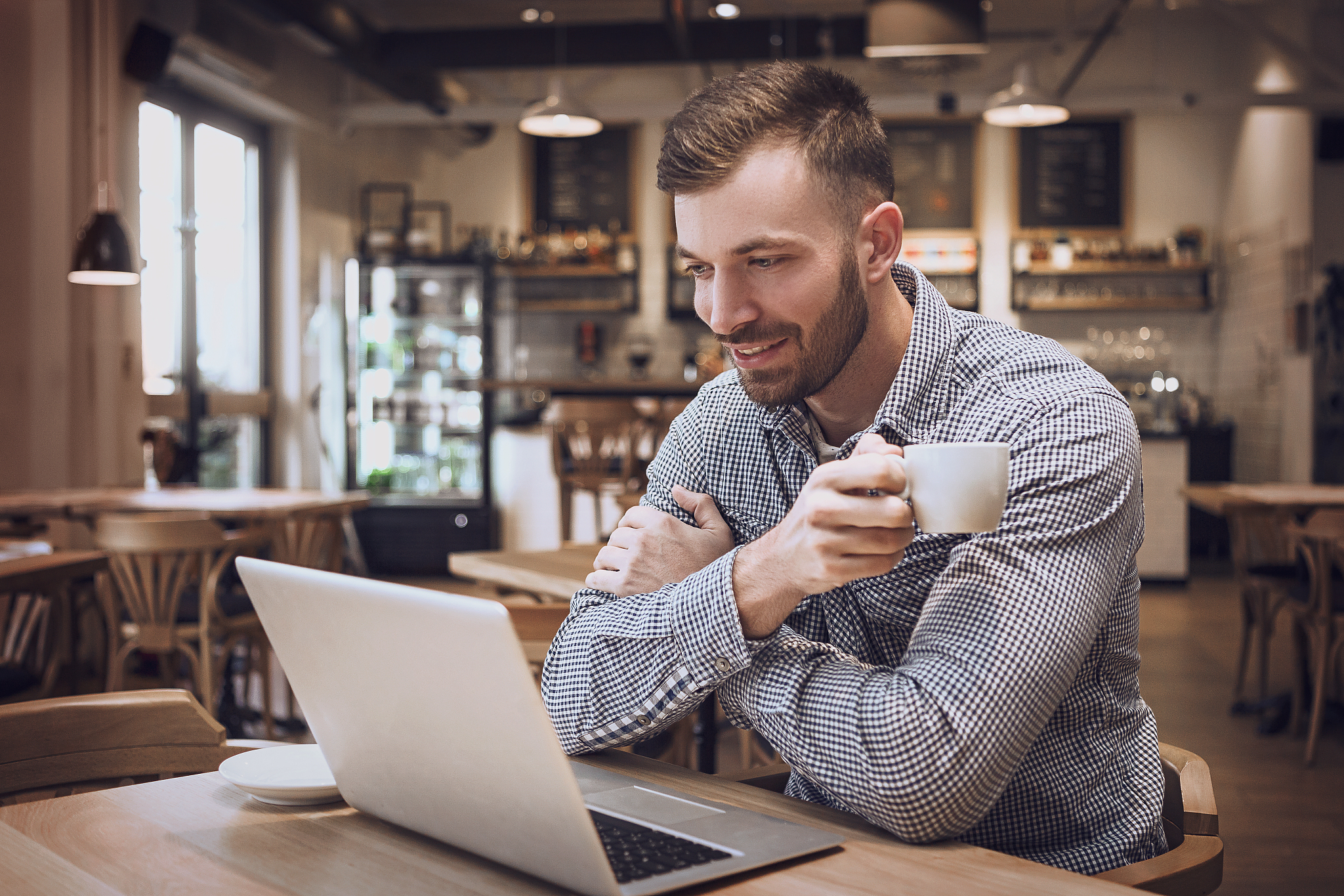 reading blogs in a cafe place