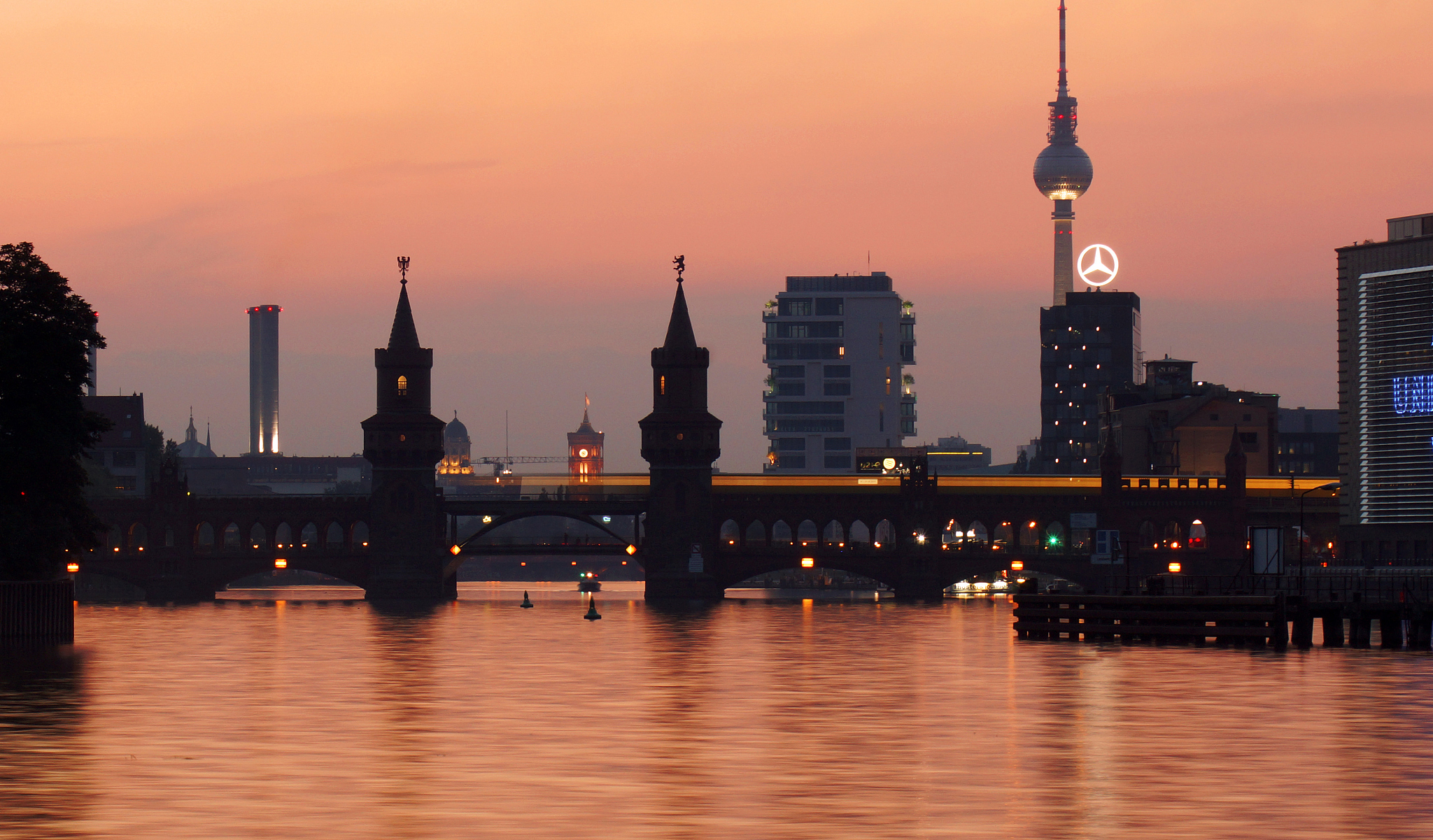 twilight on the oberbaum bridge, berlin