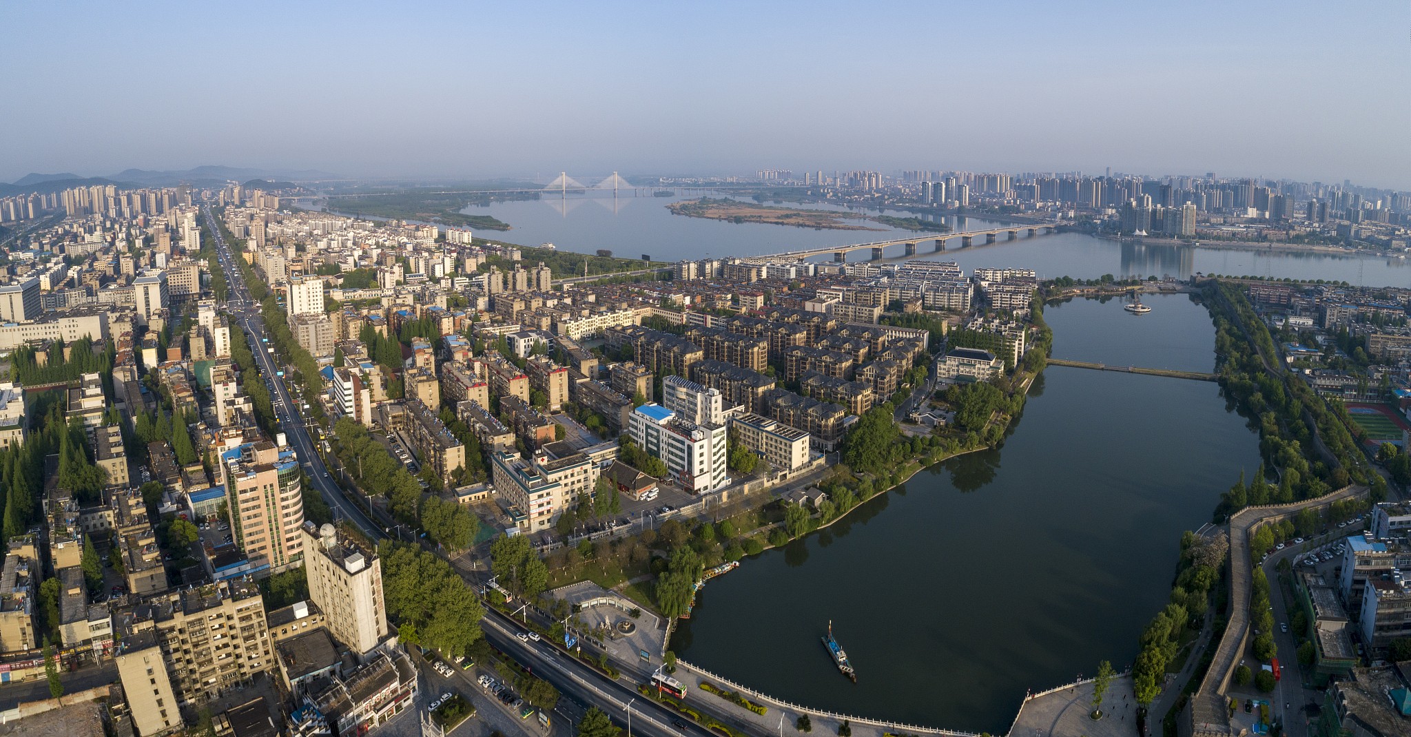 航拍襄阳古城山水城市风光