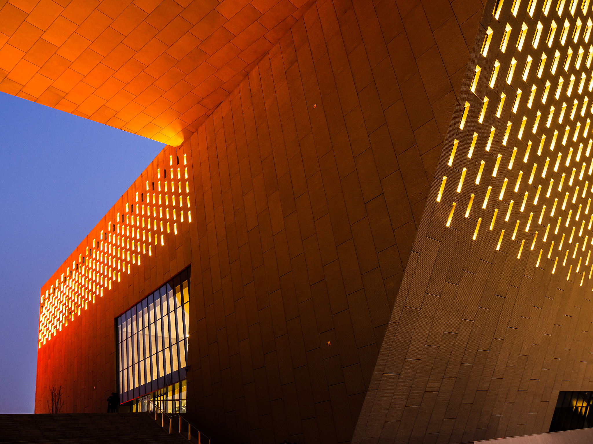 绘画作品 宁波博物馆 玉米楼 宁波天一阁 天中的杭州莲花体育馆 还有一个画着大大的我 写一个介绍