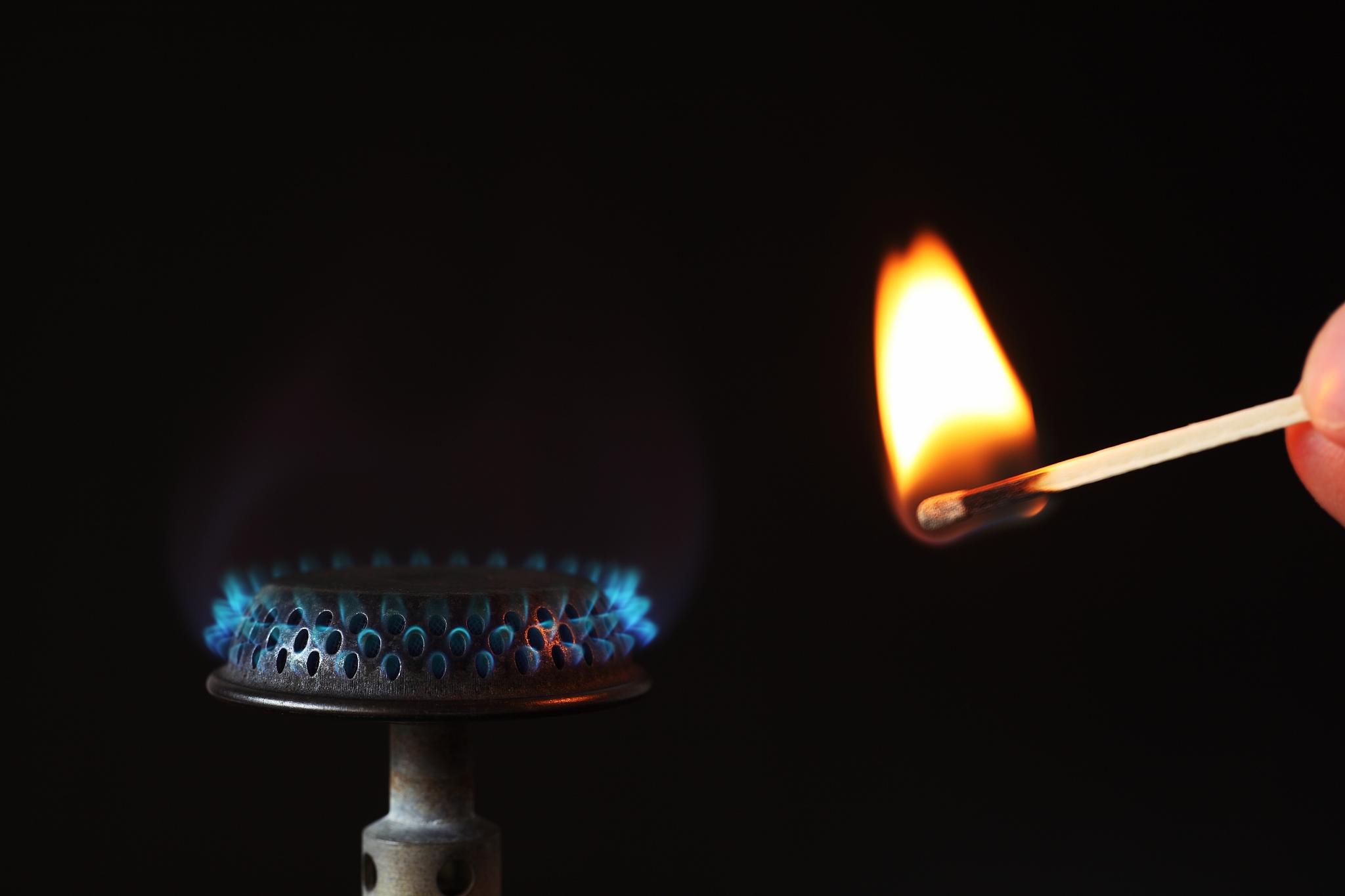 使燃料充分燃烧的条件