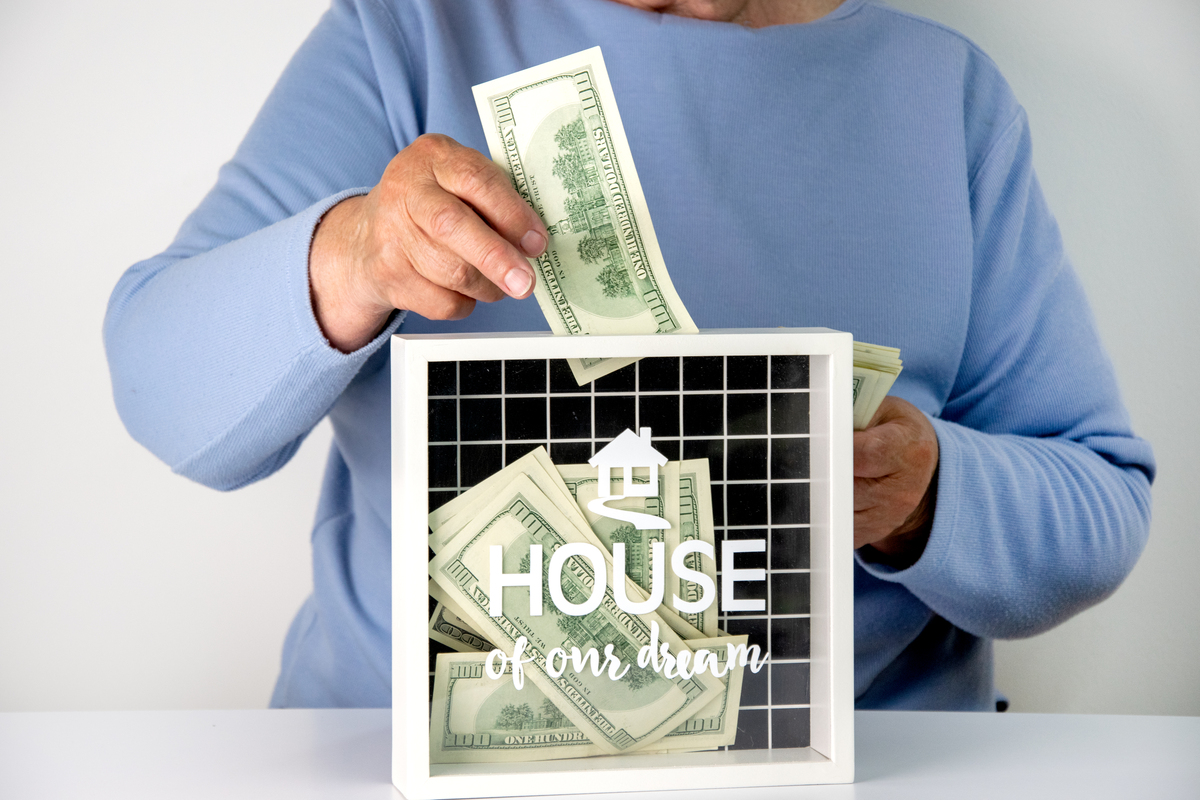 Please select the correct optionExamples of integration in money laundering area Low risk gambling at a casinobSmurfingcBuying cash businessesd Using shelf companies to write loans