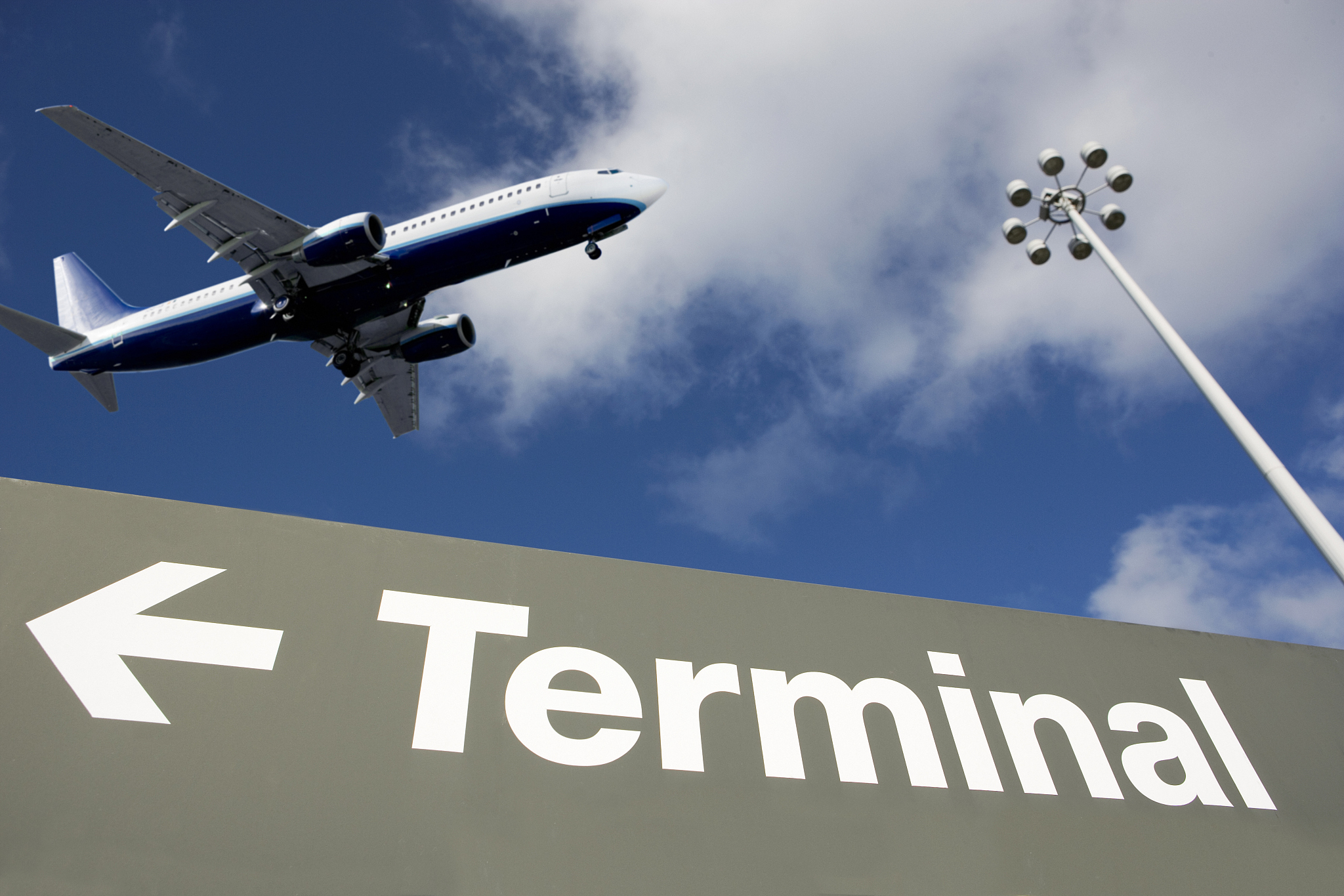 Optimizing Cargo Aircraft Delays with Job Shop Scheduling and LEKIN Simulation