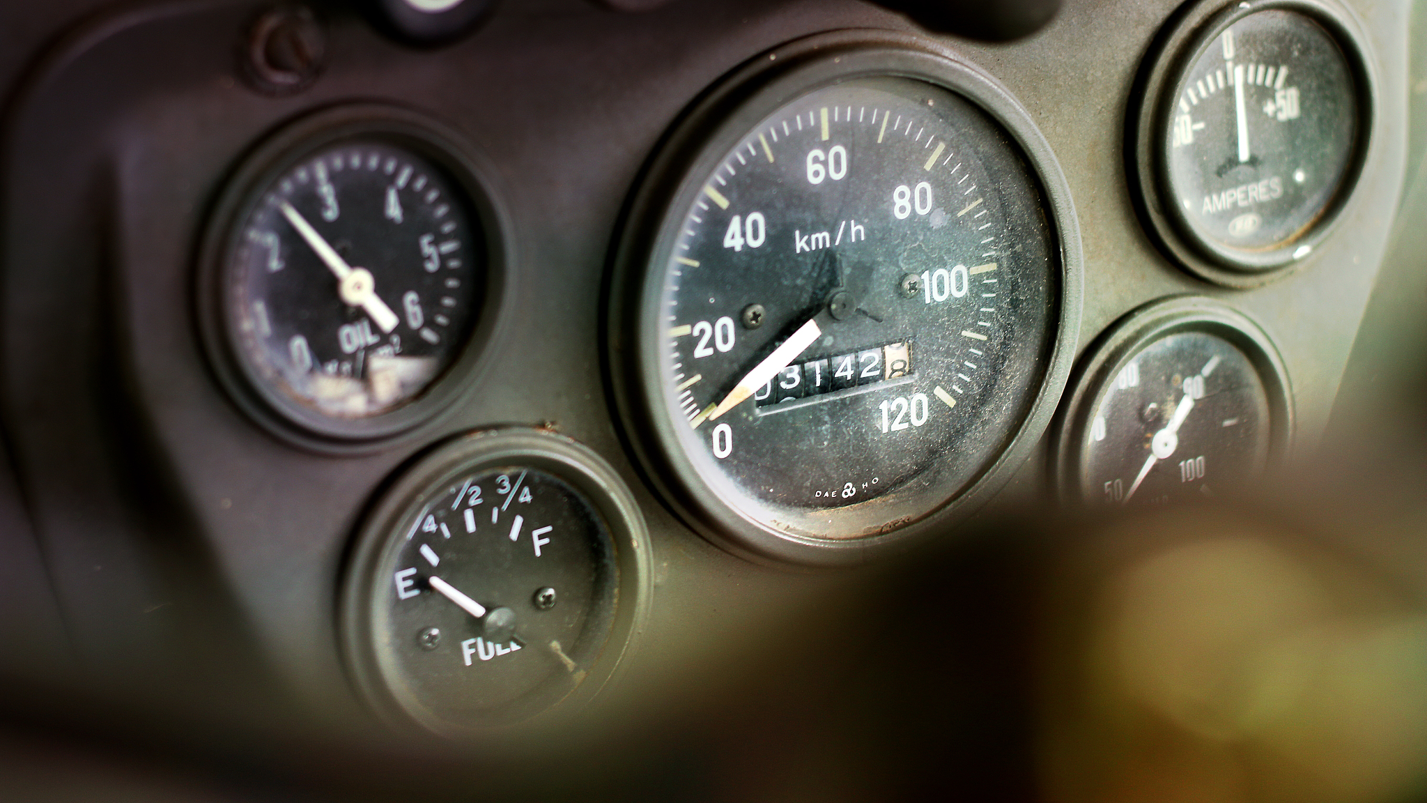 speedometer of old car