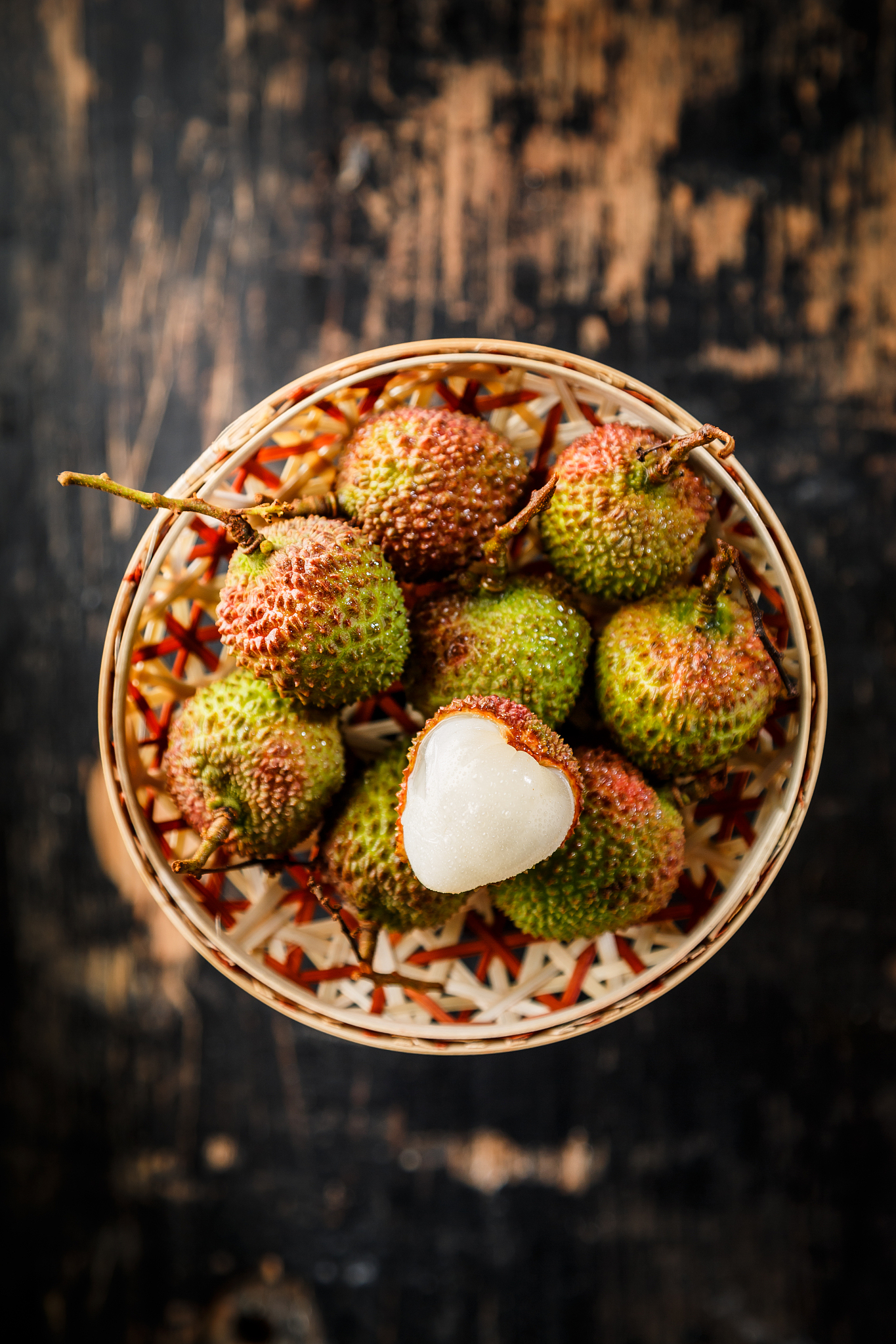 镇隆荔枝海报文案：来自南国的美味，品质保证，口感绝佳