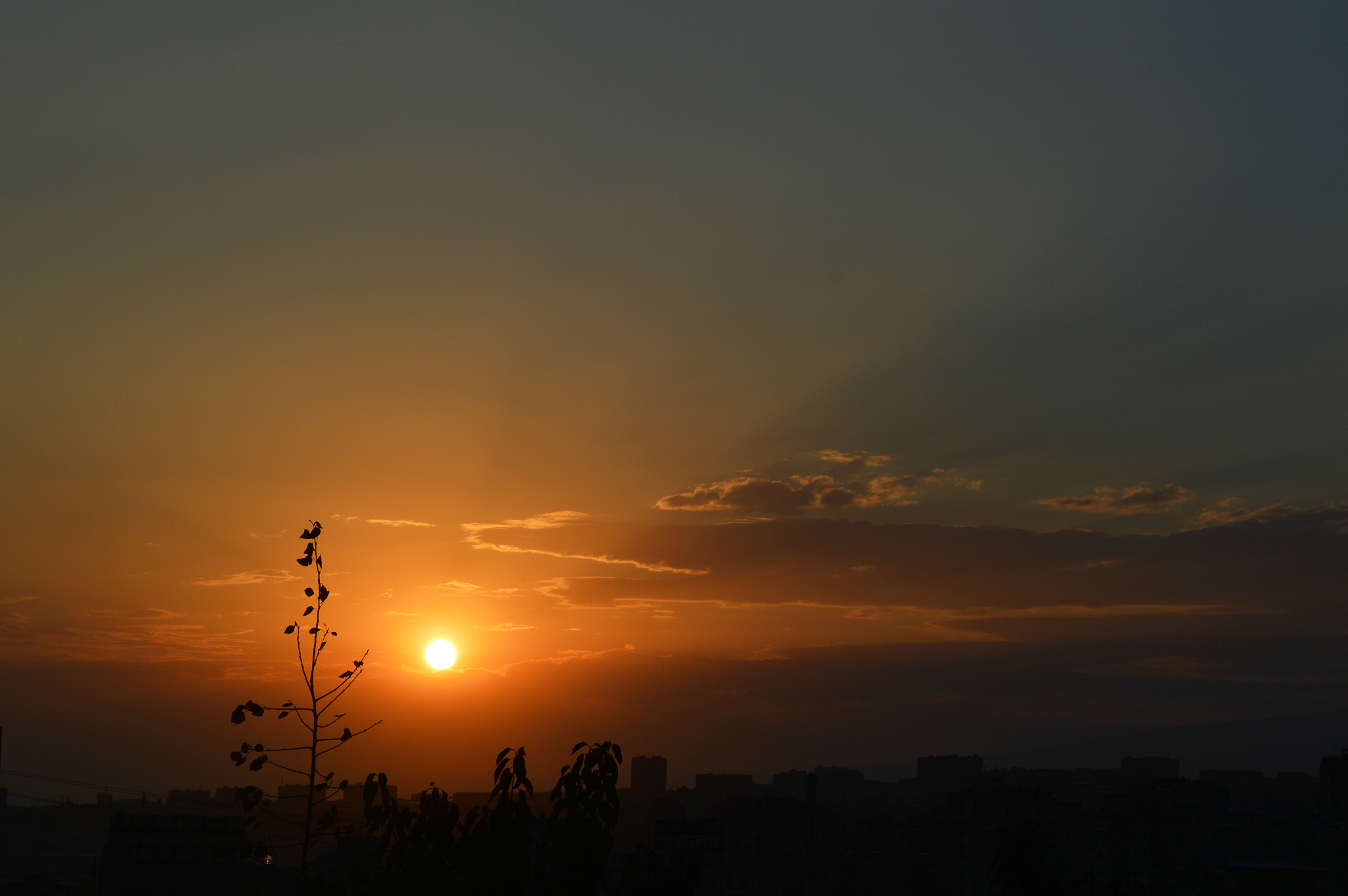 魅族20记录毕业晚霞：异乡感悟与青春回忆