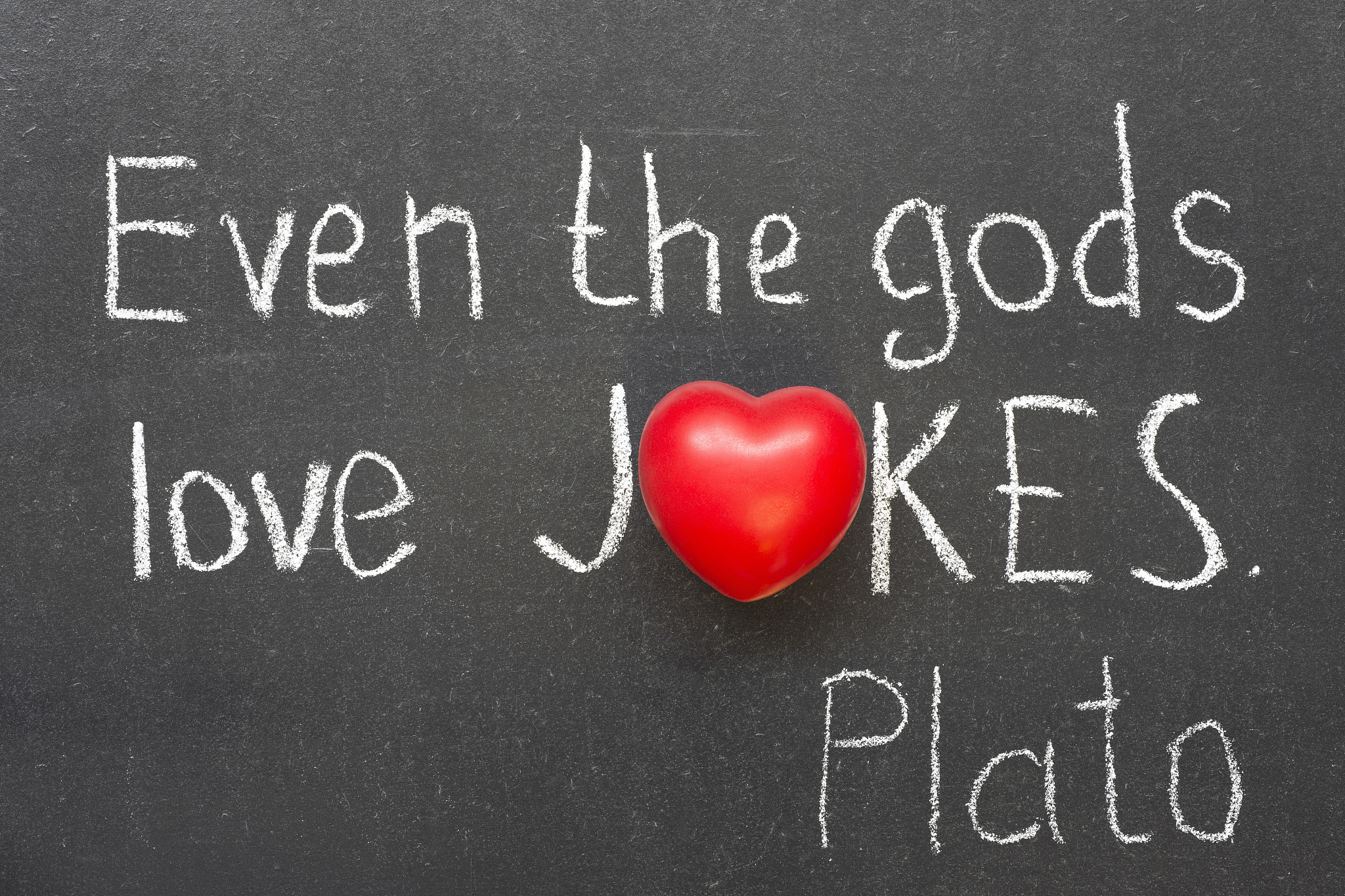 《理想国》中并没有直接涉及三位一体的概念。然而柏拉图在《理想国》中探讨了上帝、灵魂和宇宙等概念这些概念在基督教的三位一体理论中也有所体现。在《理想国》中柏拉图提出了一个关于灵魂的结构和功能的理论其中灵魂被分为三个部分理性部分、意志部分和感性部分。他认为这三个部分共同构成一个完整的个体并共同参与道德和精神生活。这个理论在某种程度上与基督教的三位一体理论相似因为它们都强调了上帝、灵魂和宇宙之间的联系和