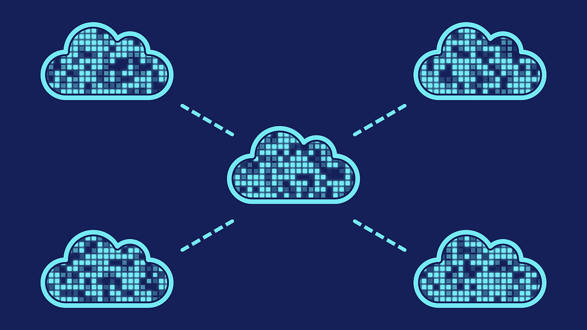 帮我把为保障国家对历史数据的保存要求方便后续对相关数据的查询调用本项目计划对旧医保系统的数据库进行迁移上云在政务云上部署医保数据查询平台保障数据的完整性、安全性、可追溯性。这段话优化字数需达到500字