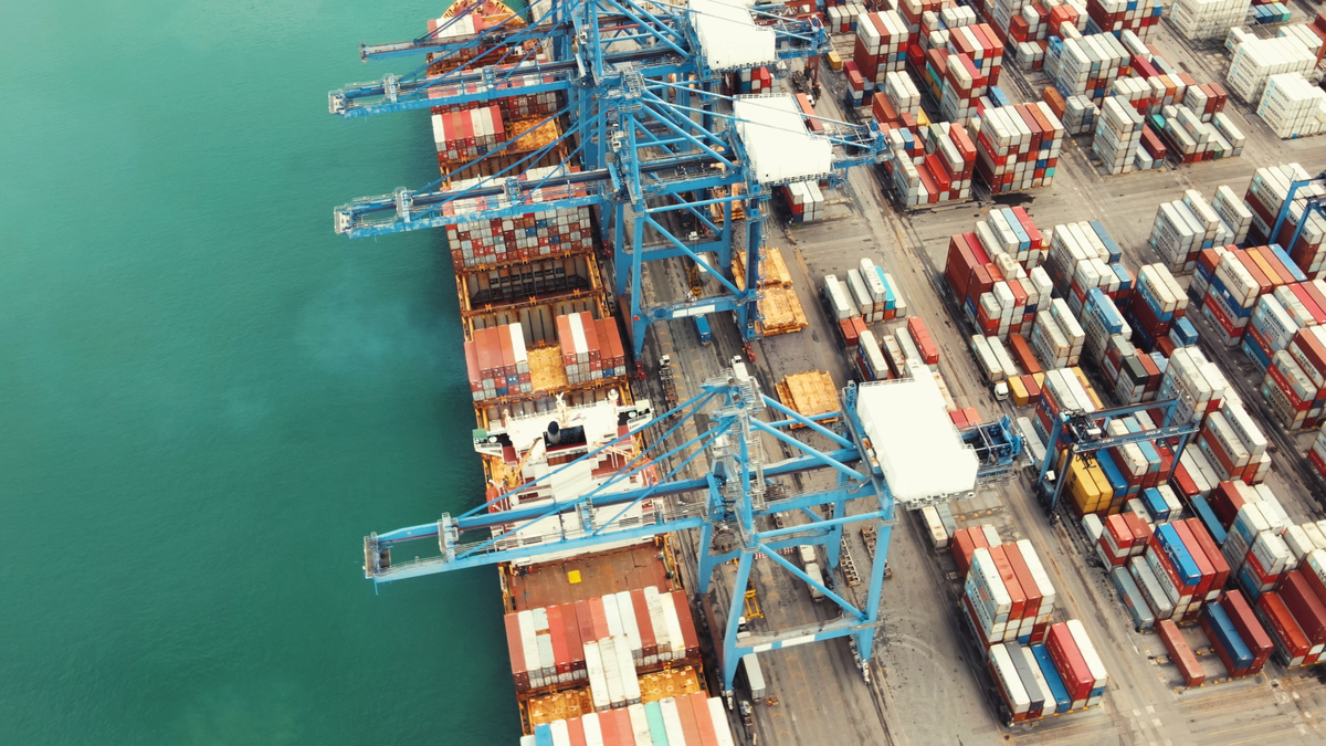 上海港集装箱泊位数量：297个 - 最新数据