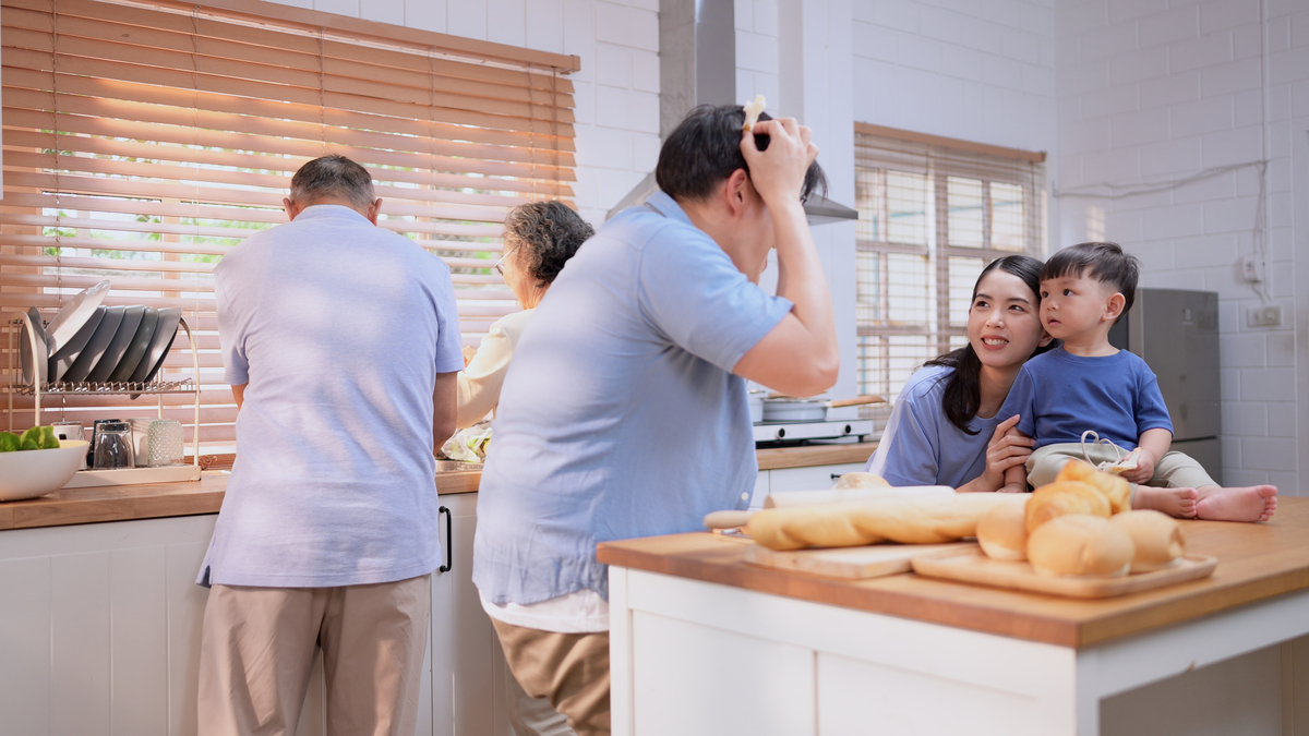 以现代家庭与传统家庭的区别与共同点为题写一篇1000字文章