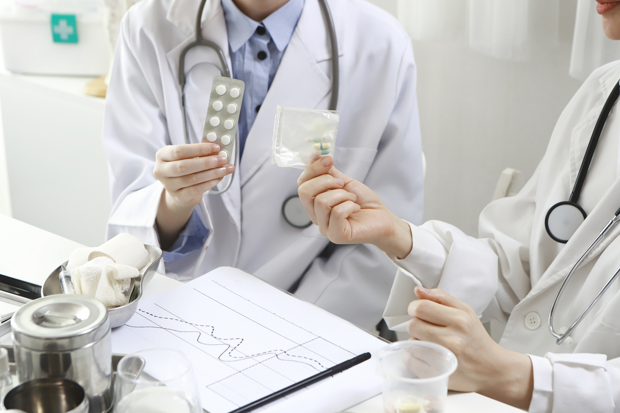 doctors discussing about prescription medicine