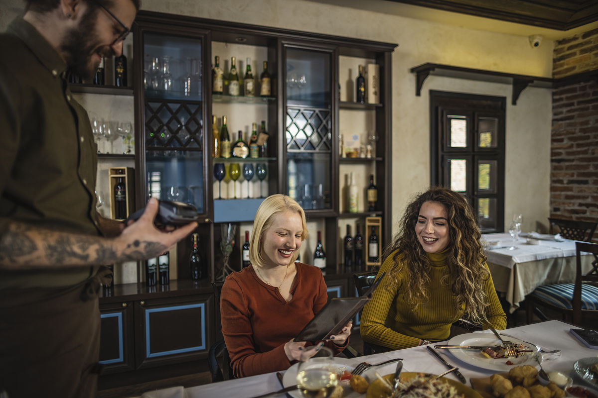 chatHello! How can I assist you today莫妮卡是谁