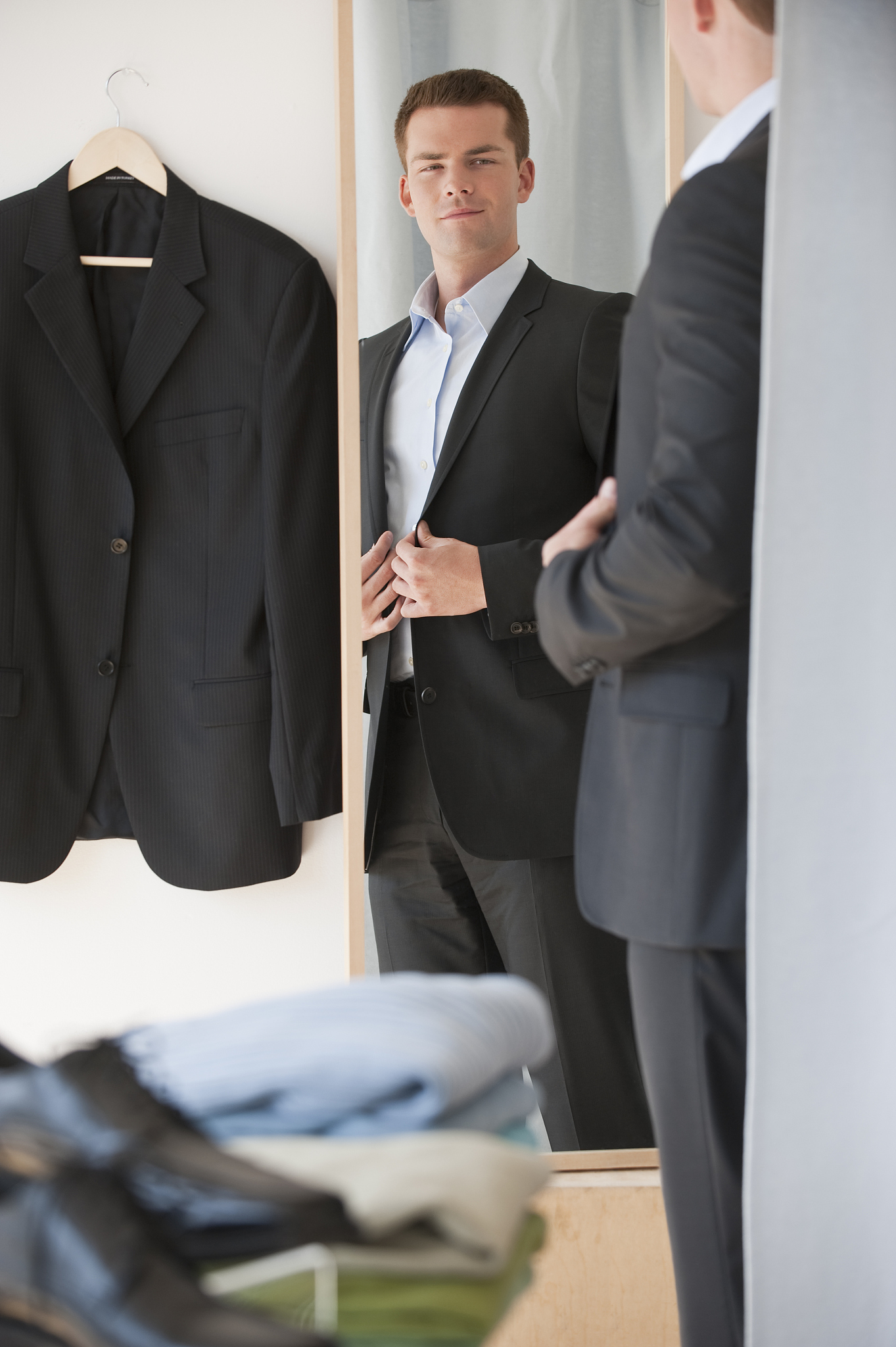 面试必备：从头到脚的修饰指南 - 须发、服装、领带、鞋子、化妆