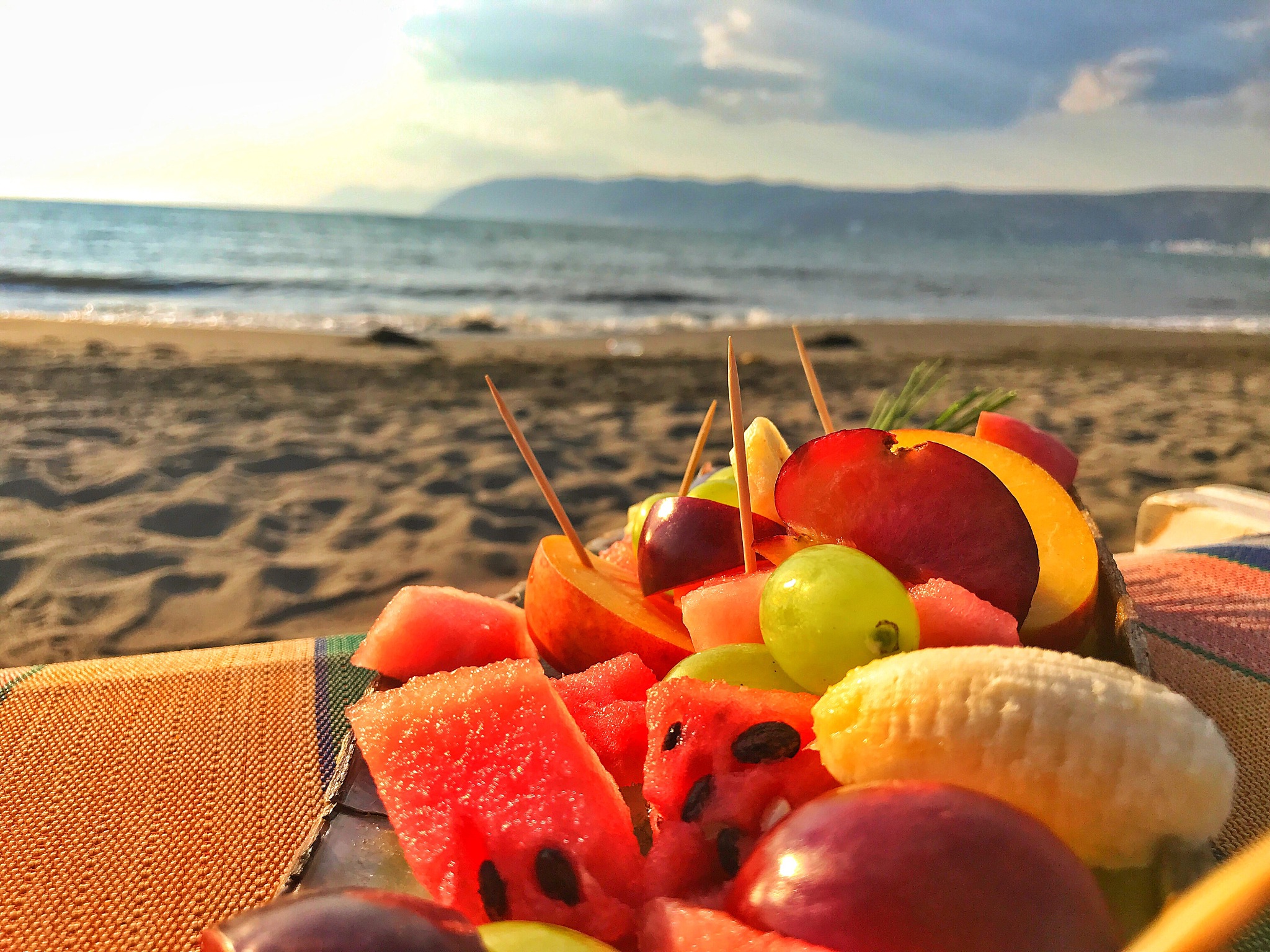 夏日颂歌：阳光、水果与欢乐的协奏曲