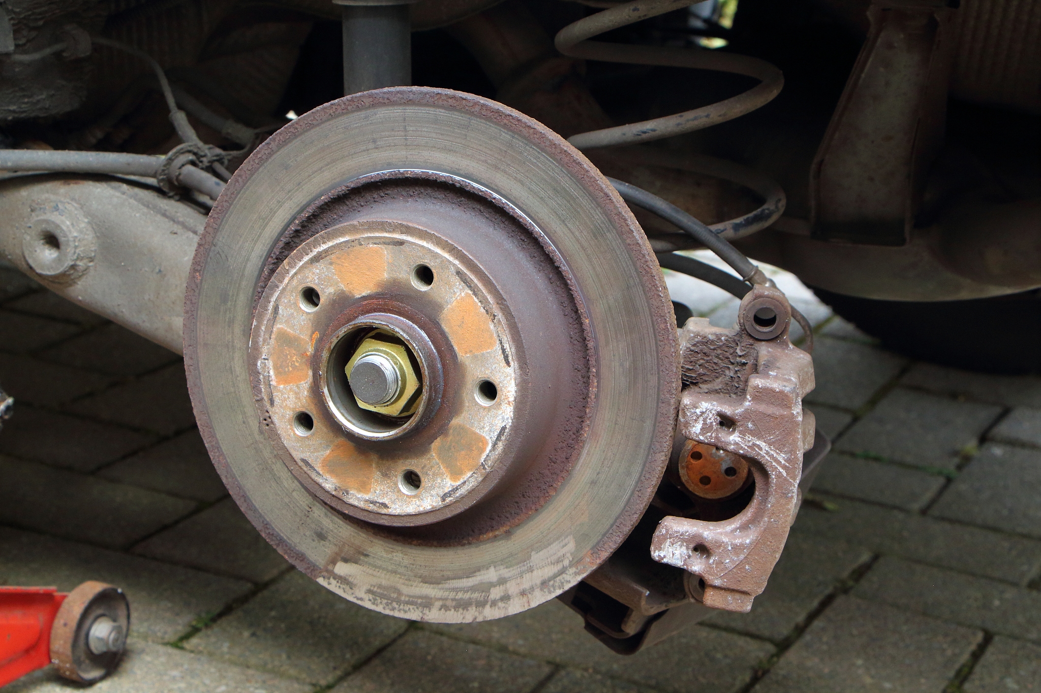 轮盘式制动盘载荷分析：影响因素及重要性