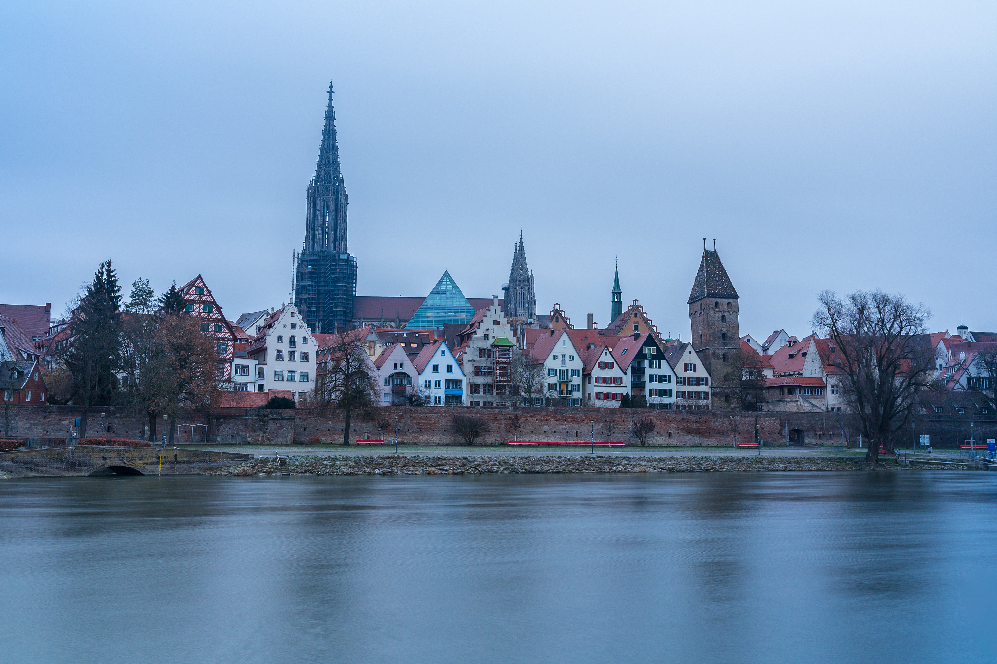 germany, famous minster of ulm behind houses of old town and wat