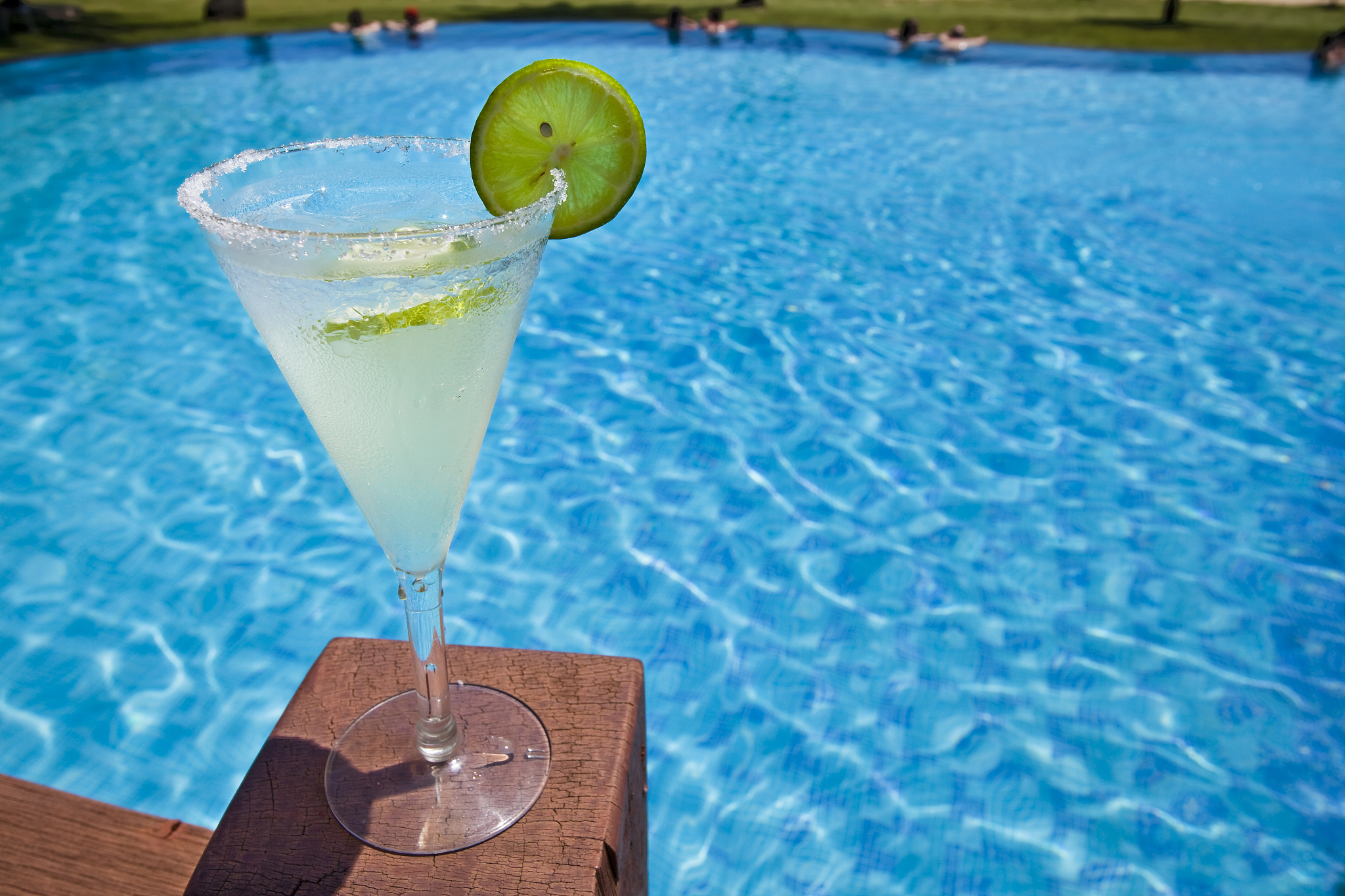 夏日冰爽鸡尾酒：清甜爽口，消暑必备