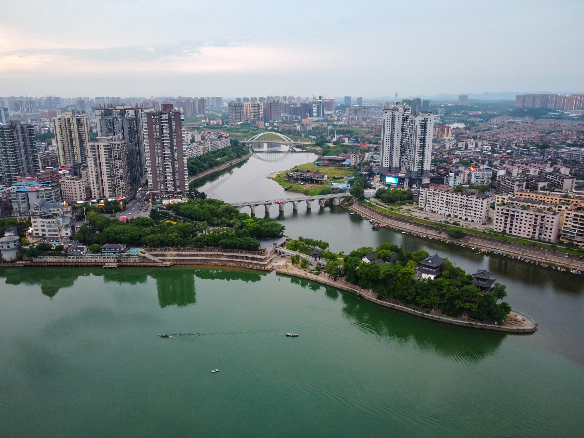 航拍衡阳石鼓书院,城市天际线