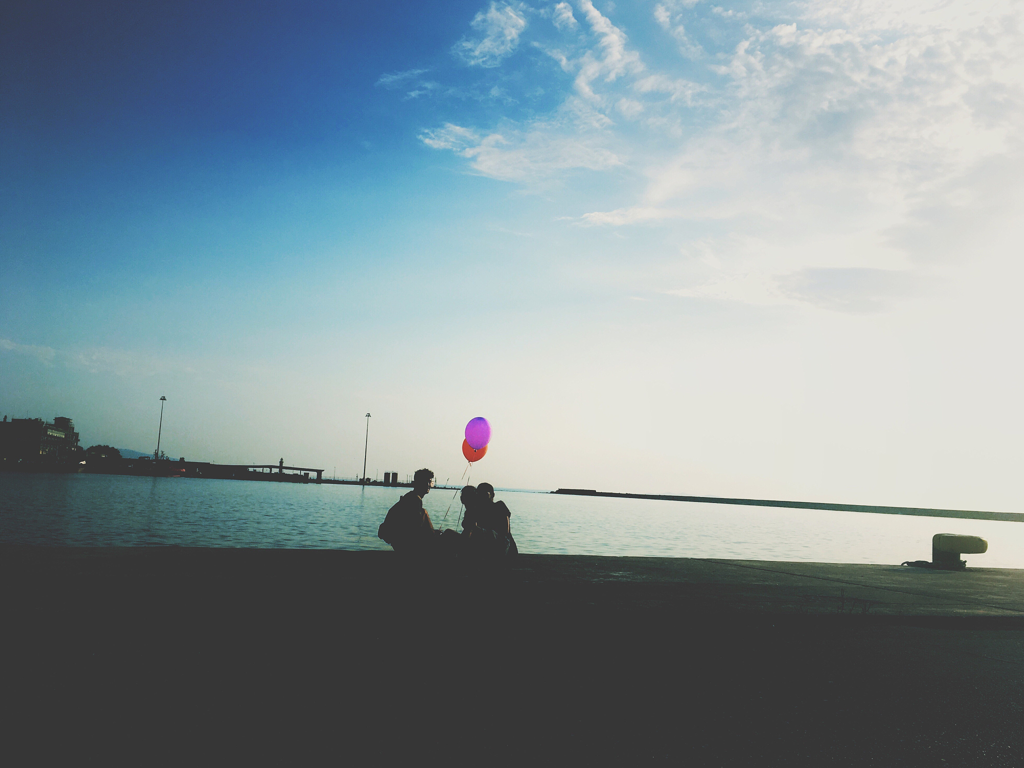 '相逢如梦，山海难忘' 这句话是什么意思？