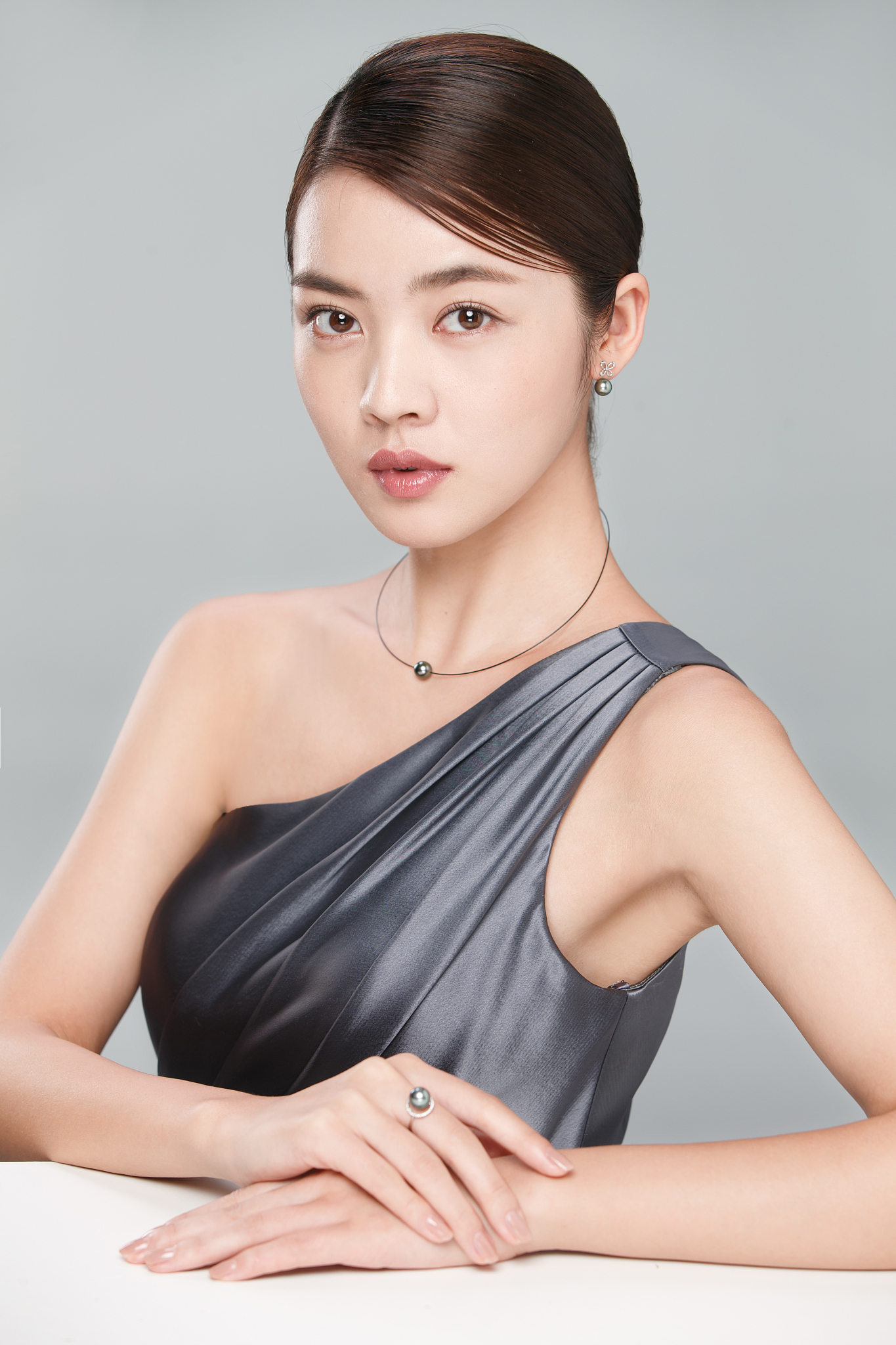 优雅女士肖像