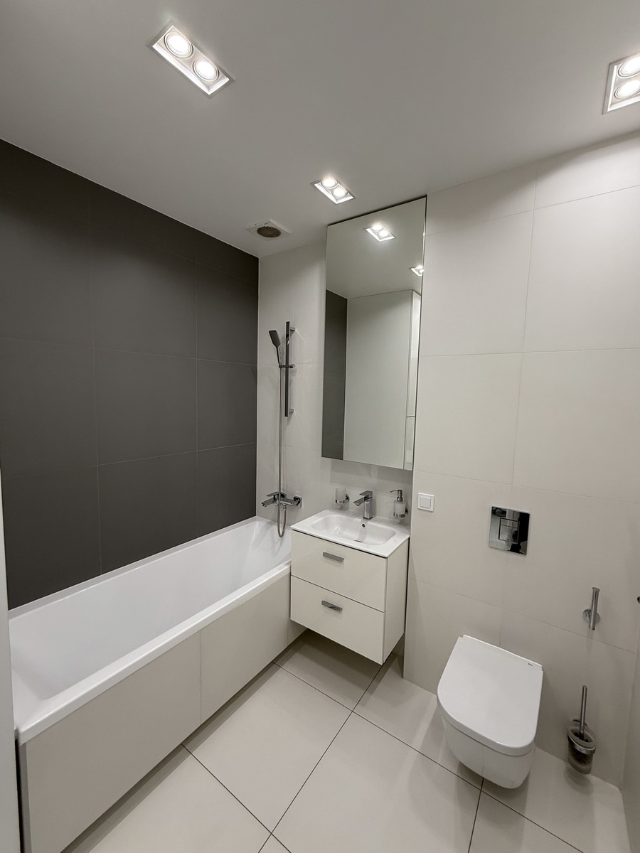 美国对于led bathroom mirror 他们经常会用哪些词搜索购物