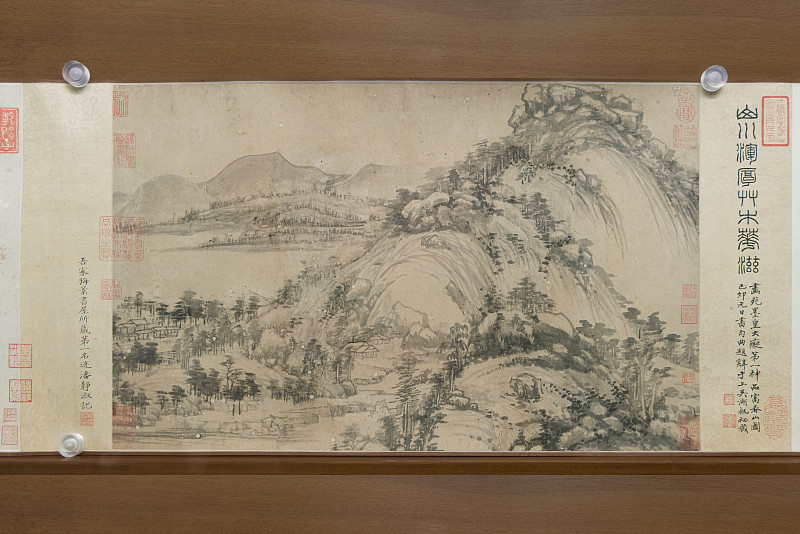 你现在是一名历史学家请详细地写一篇2000字左右的 关于富春山居图的流程过程的论文